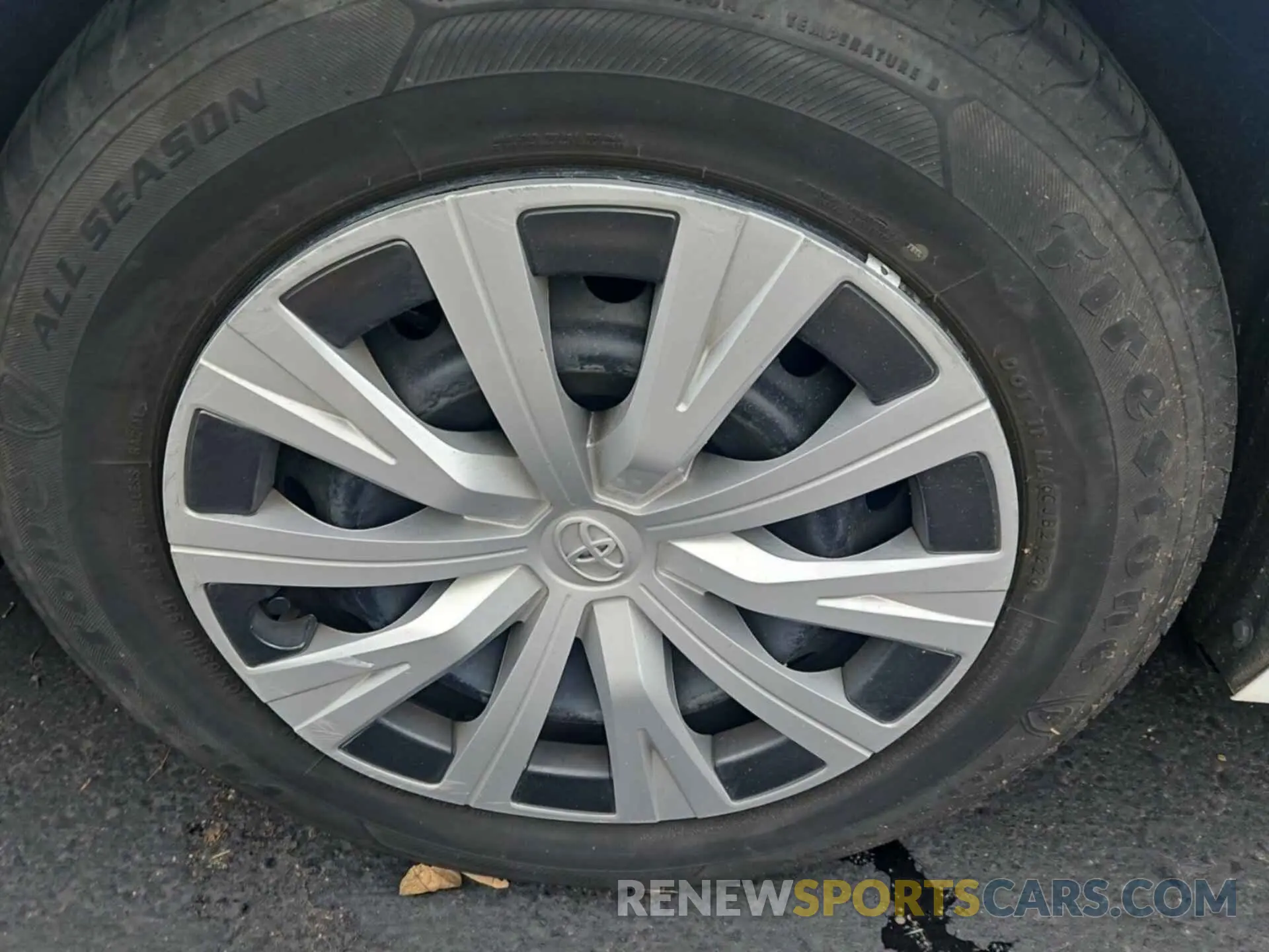9 Photograph of a damaged car 4T1B31HK5KU512856 TOYOTA CAMRY HYBRID 2019
