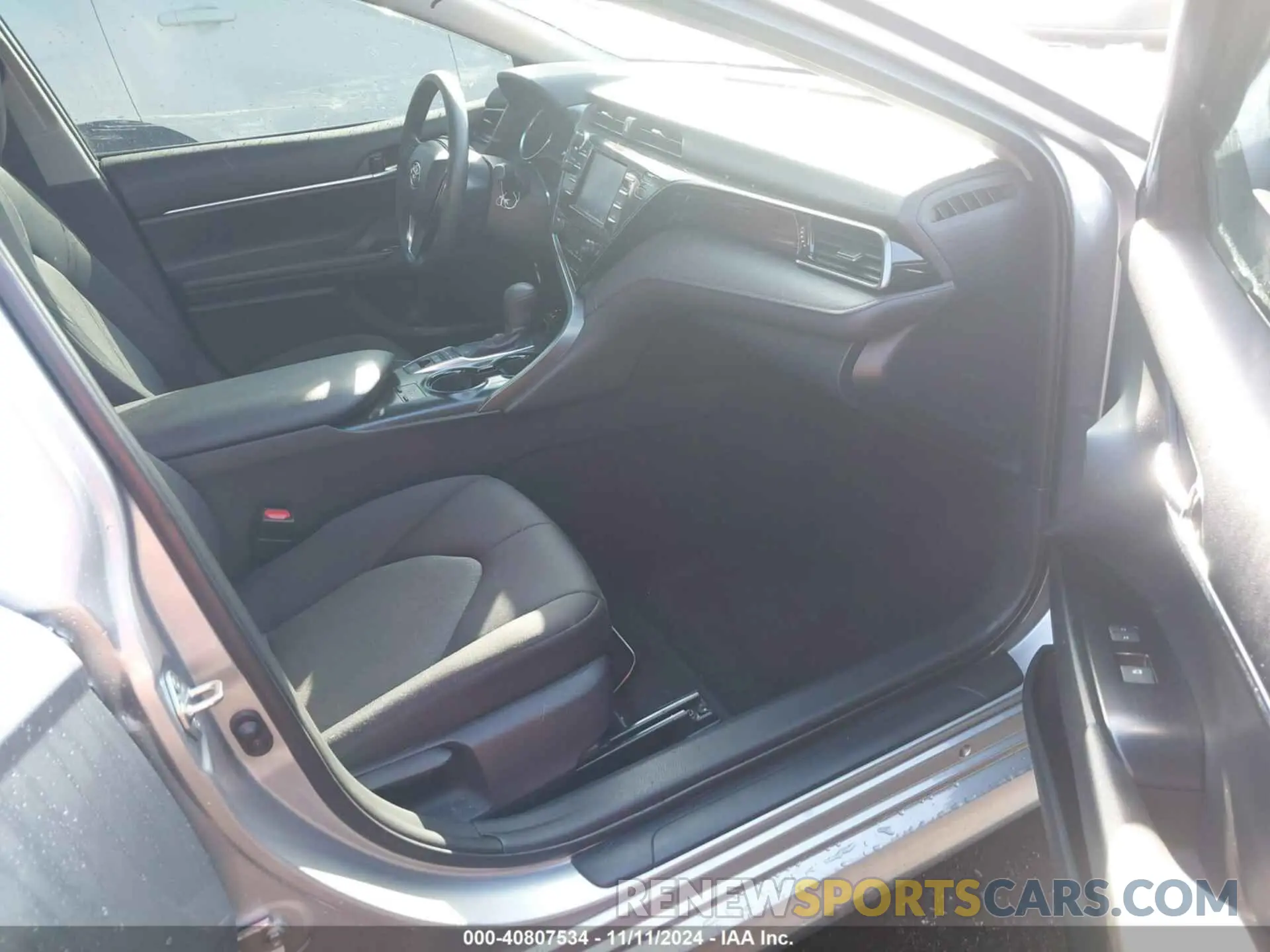 5 Photograph of a damaged car 4T1B31HK6KU516916 TOYOTA CAMRY HYBRID 2019