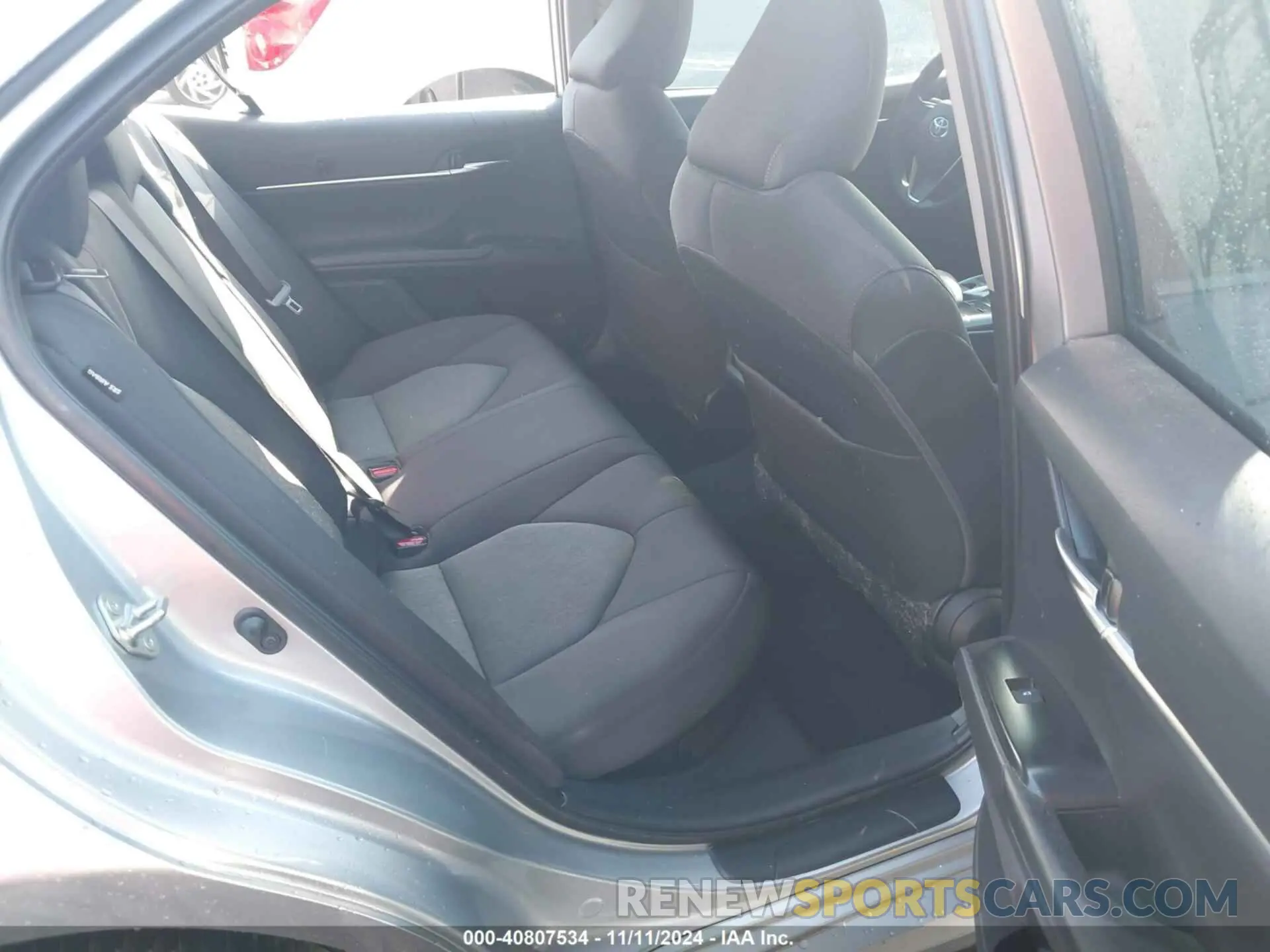 8 Photograph of a damaged car 4T1B31HK6KU516916 TOYOTA CAMRY HYBRID 2019