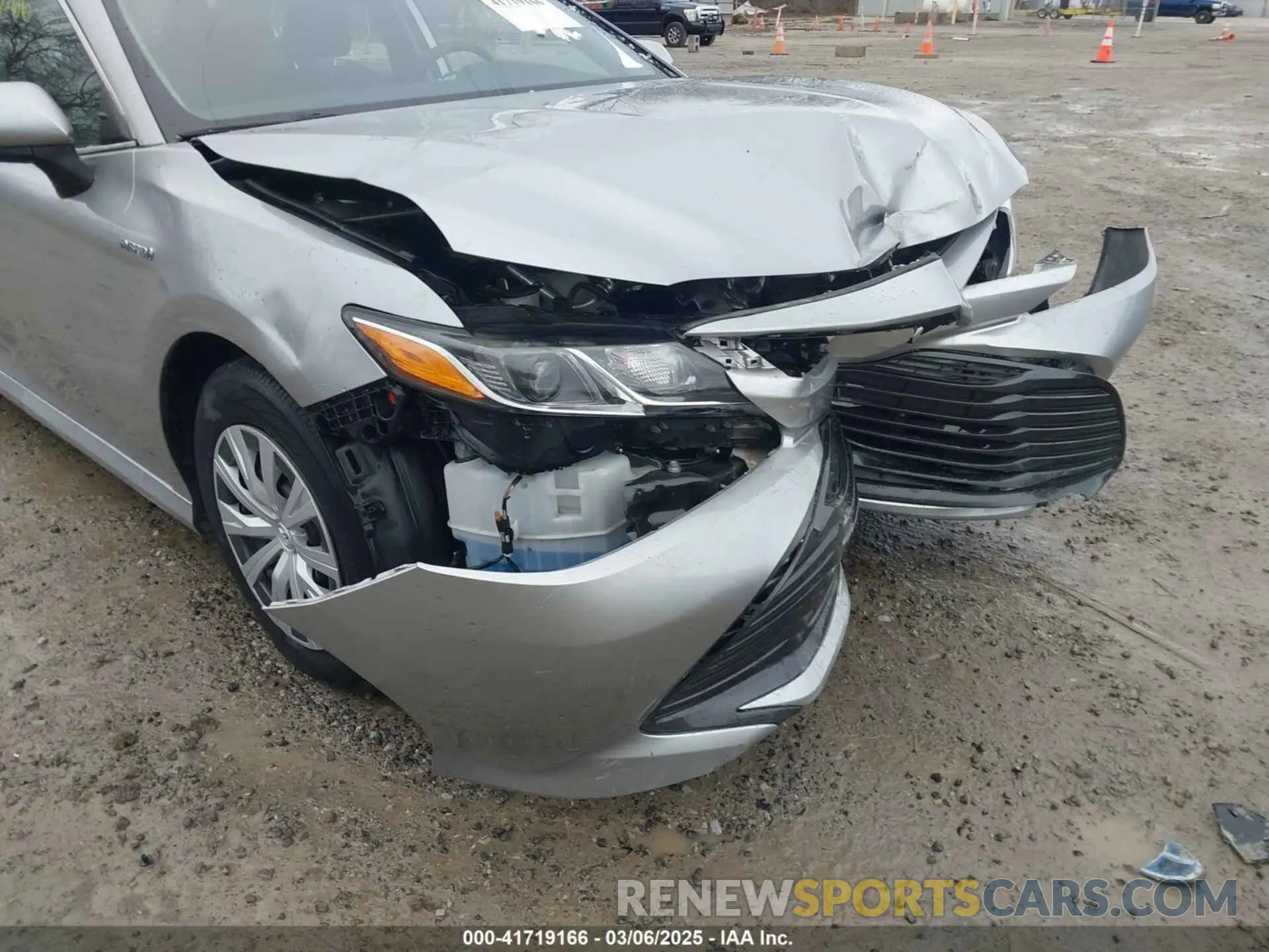18 Photograph of a damaged car 4T1B31HK7KU515306 TOYOTA CAMRY HYBRID 2019