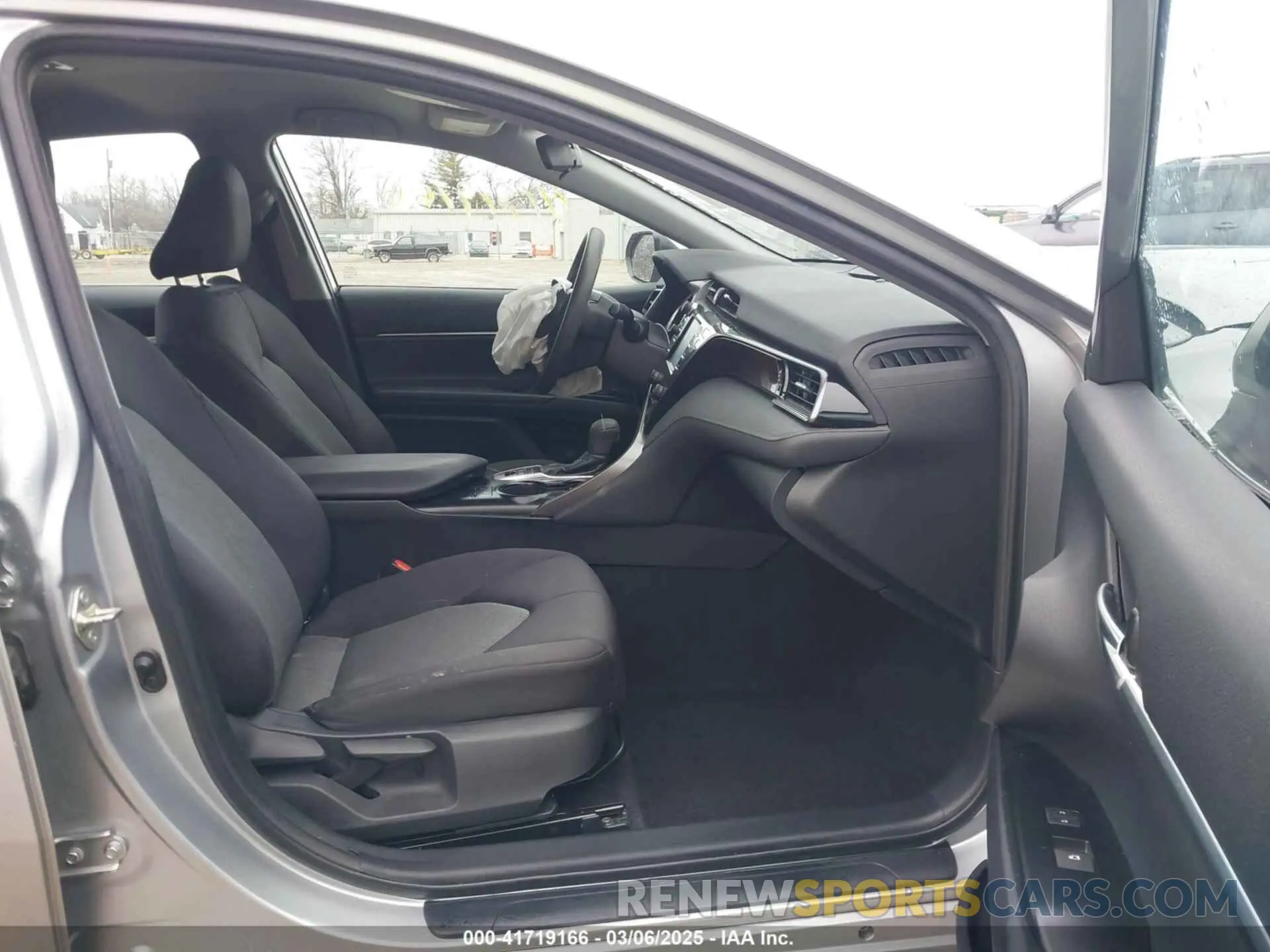 5 Photograph of a damaged car 4T1B31HK7KU515306 TOYOTA CAMRY HYBRID 2019