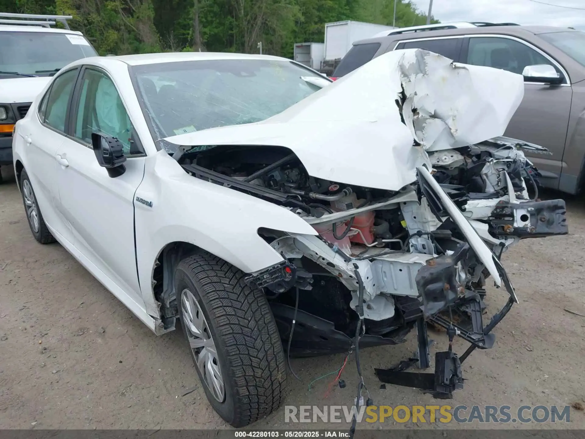 1 Photograph of a damaged car 4T1B31HK8KU008558 TOYOTA CAMRY HYBRID 2019