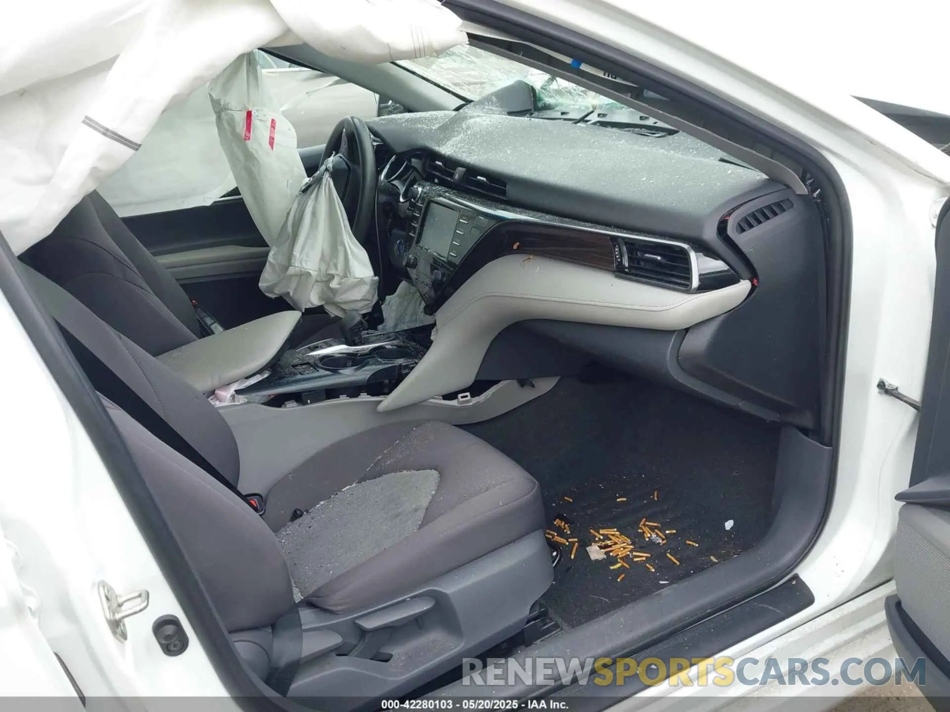5 Photograph of a damaged car 4T1B31HK8KU008558 TOYOTA CAMRY HYBRID 2019