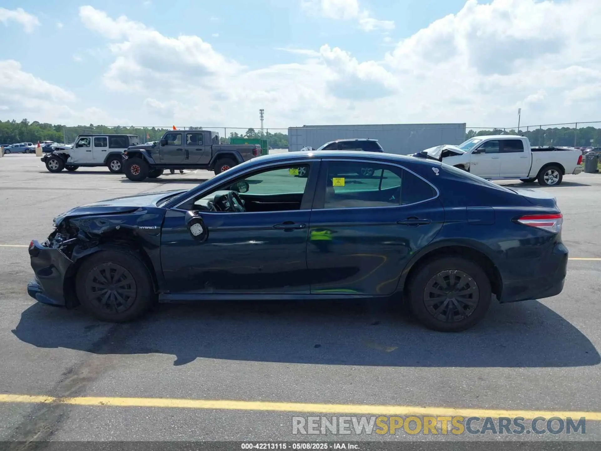 14 Photograph of a damaged car 4T1B31HK9KU512892 TOYOTA CAMRY HYBRID 2019