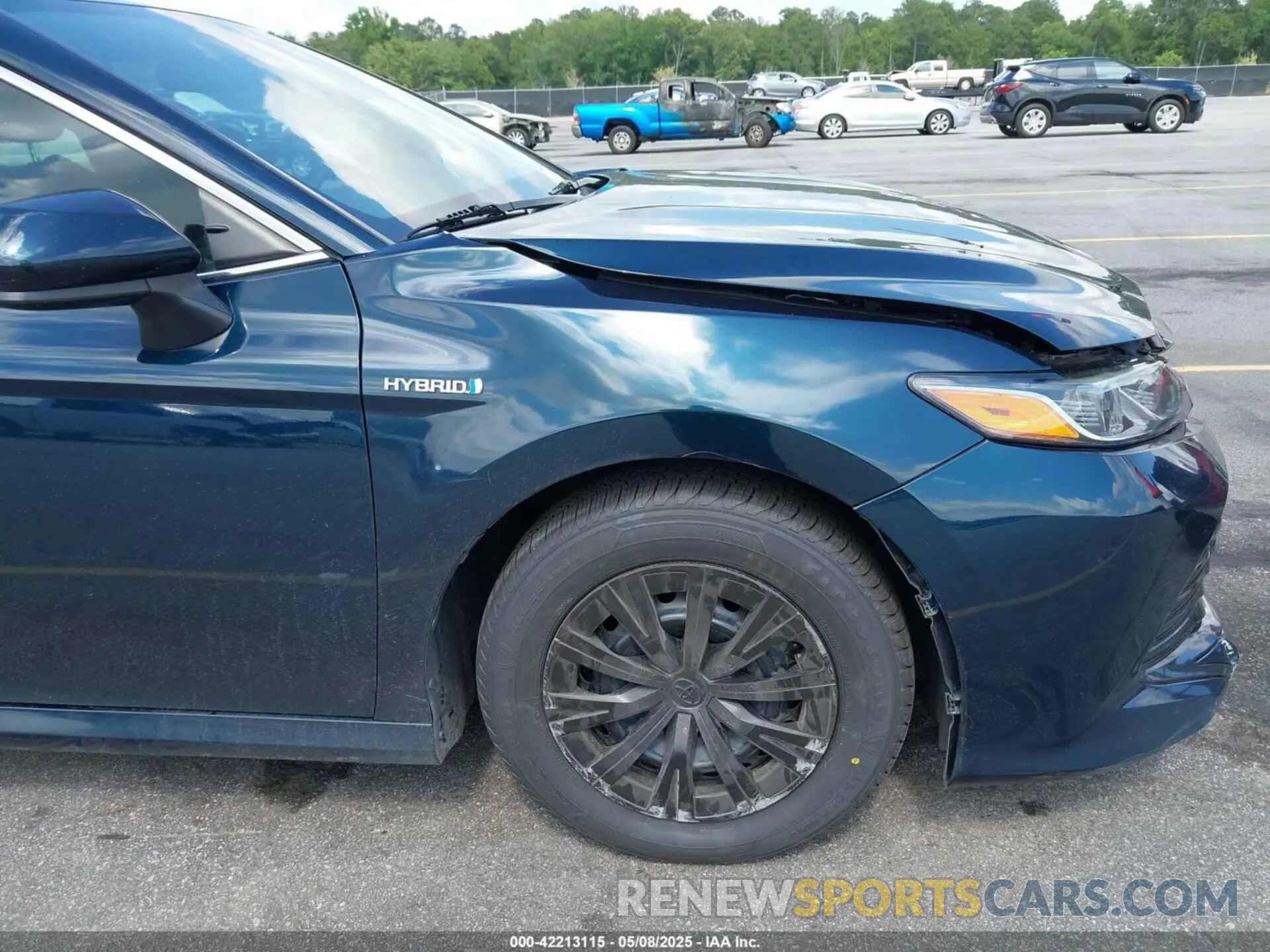 17 Photograph of a damaged car 4T1B31HK9KU512892 TOYOTA CAMRY HYBRID 2019