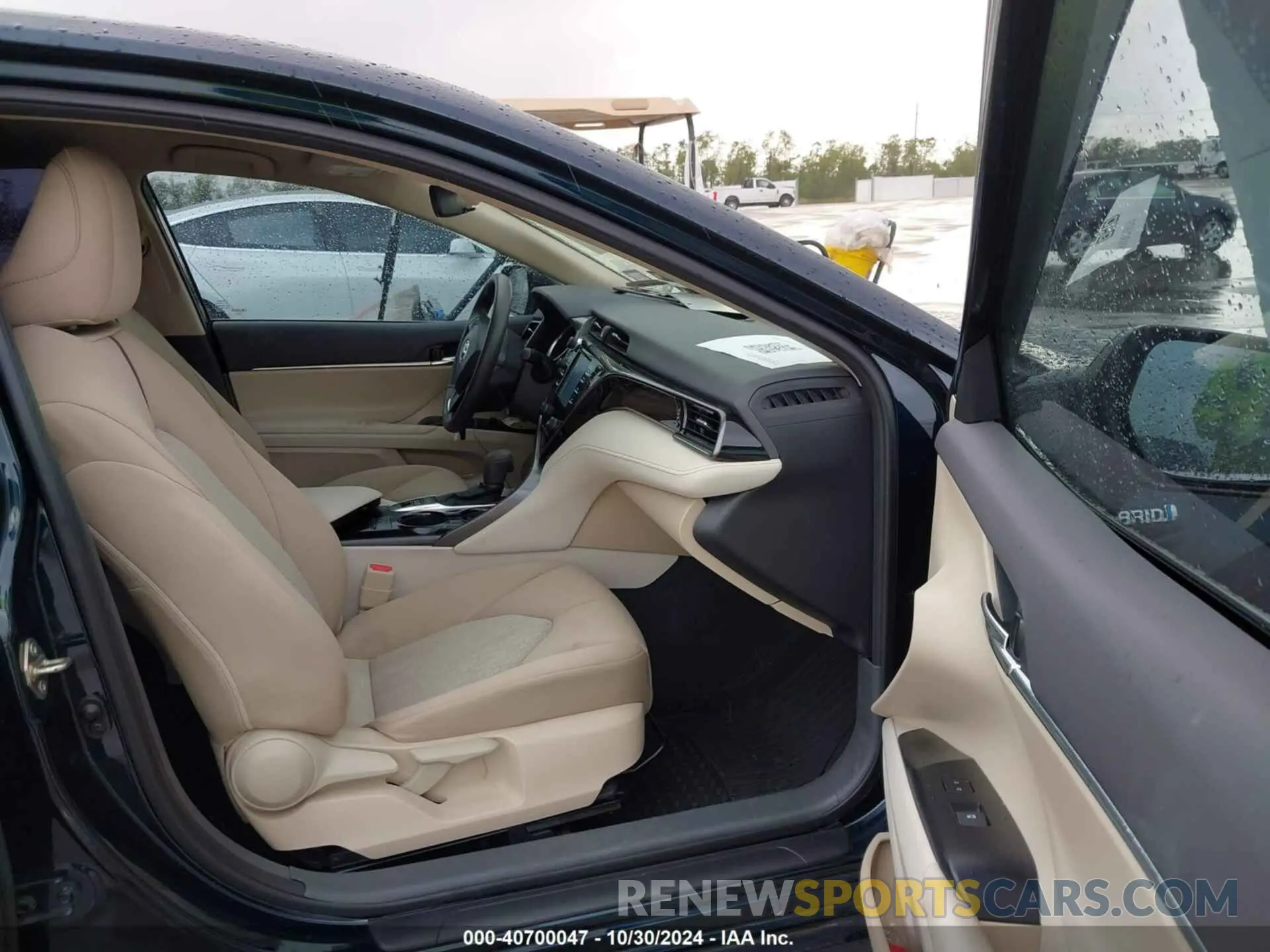 5 Photograph of a damaged car 4T1B31HK9KU517817 TOYOTA CAMRY HYBRID 2019