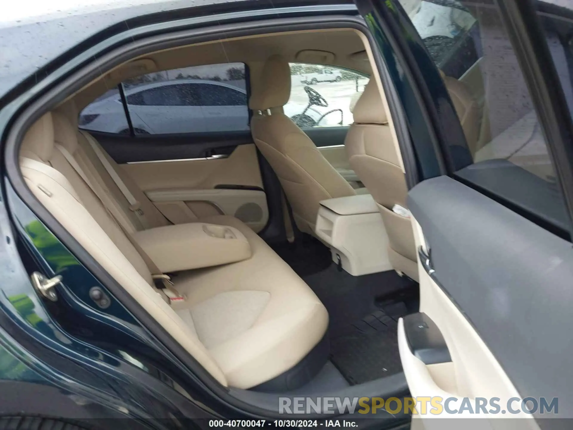 8 Photograph of a damaged car 4T1B31HK9KU517817 TOYOTA CAMRY HYBRID 2019