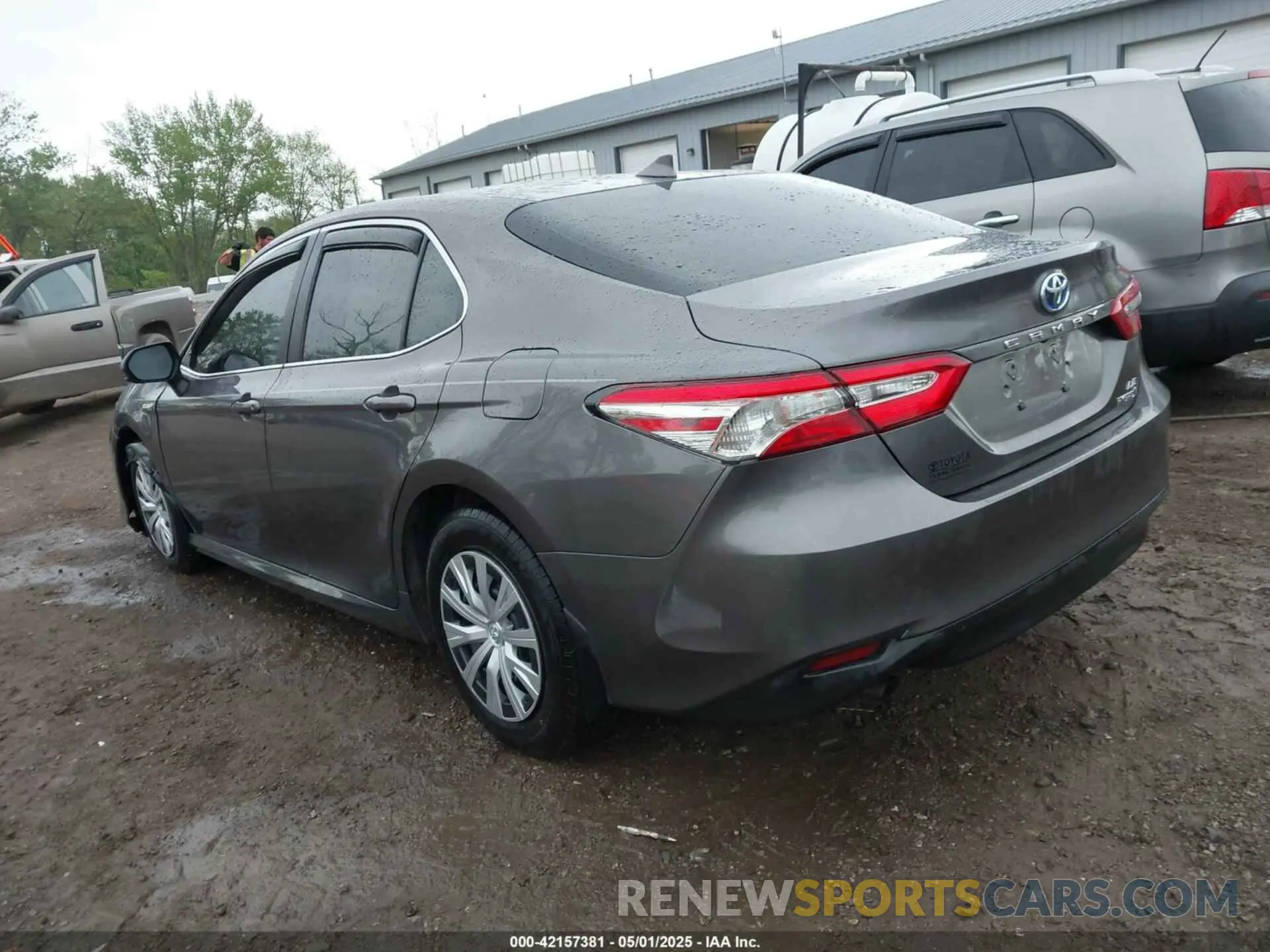 3 Photograph of a damaged car 4T1B31HKXKU512514 TOYOTA CAMRY HYBRID 2019