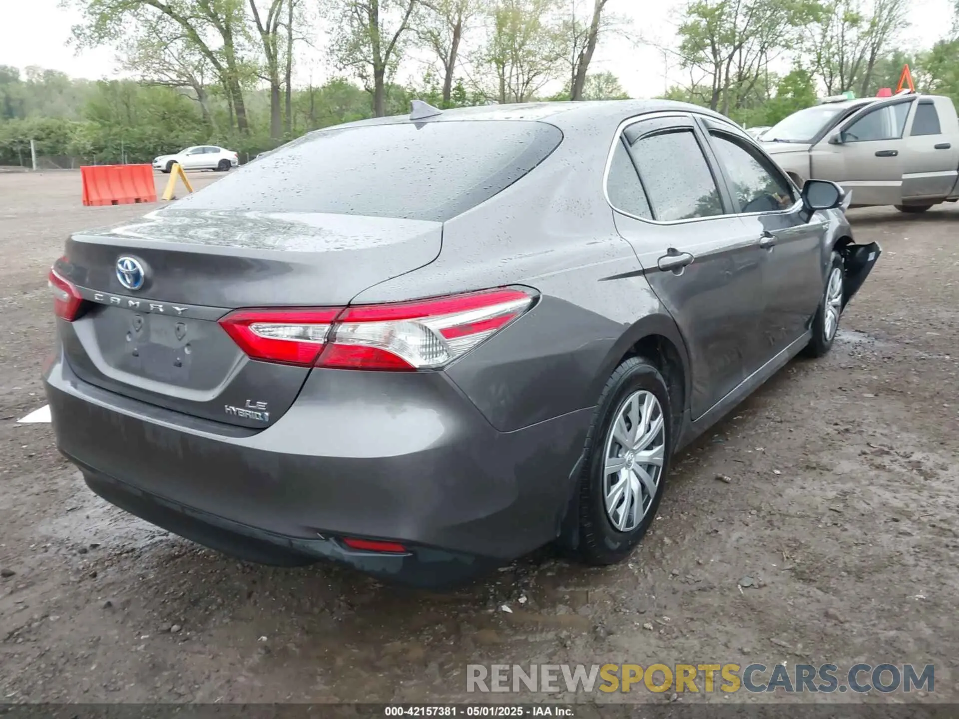 4 Photograph of a damaged car 4T1B31HKXKU512514 TOYOTA CAMRY HYBRID 2019