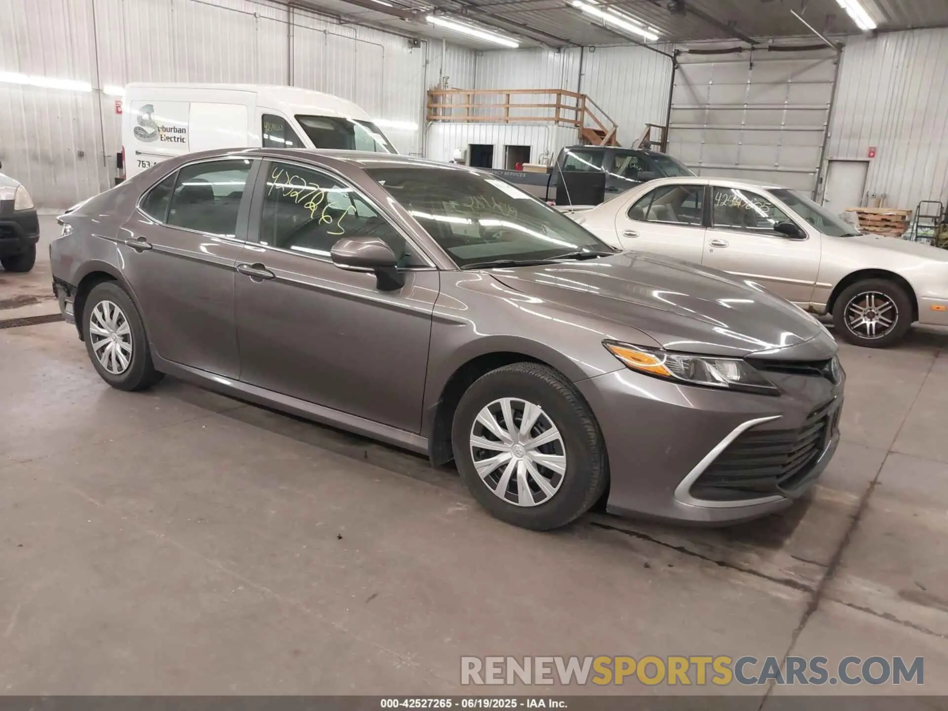 1 Photograph of a damaged car 4T1C31AK5RU626333 TOYOTA CAMRY HYBRID 2024