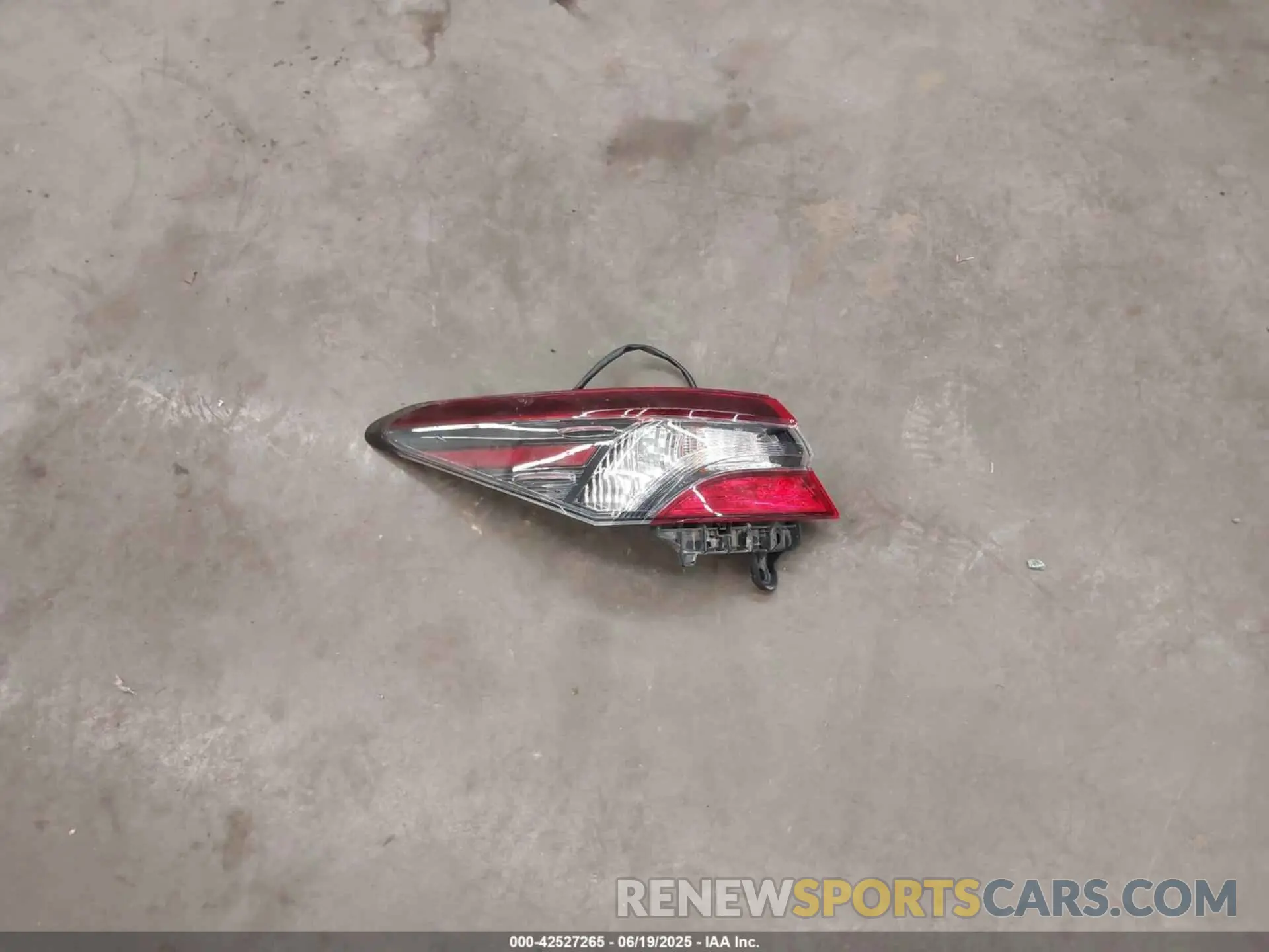 12 Photograph of a damaged car 4T1C31AK5RU626333 TOYOTA CAMRY HYBRID 2024