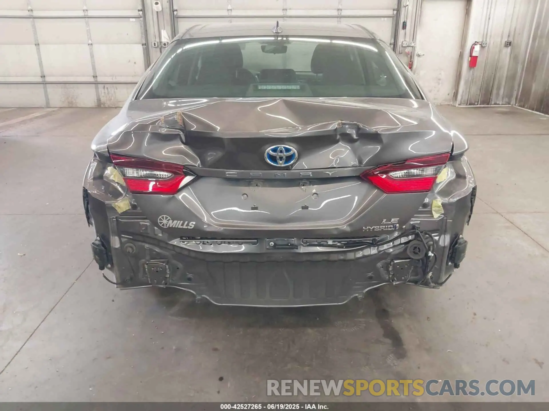 6 Photograph of a damaged car 4T1C31AK5RU626333 TOYOTA CAMRY HYBRID 2024