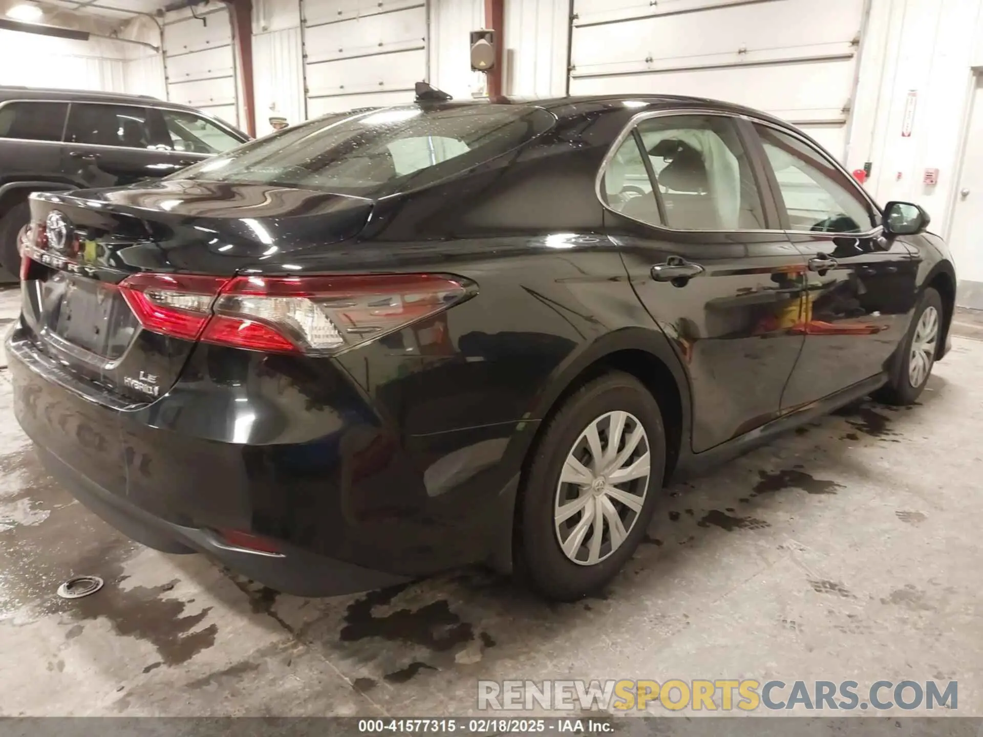 4 Photograph of a damaged car 4T1C31AK8RU624379 TOYOTA CAMRY HYBRID 2024