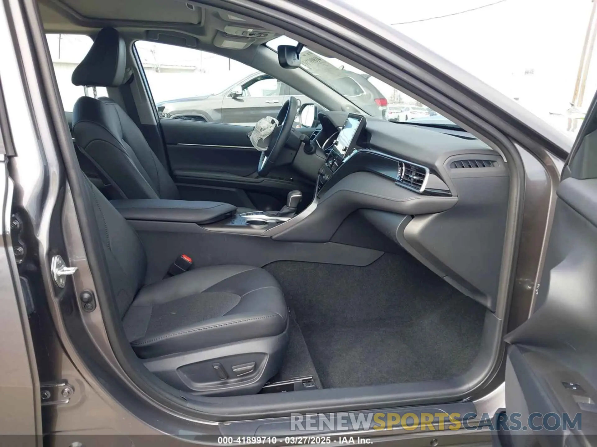 5 Photograph of a damaged car 4T1F31AK0RU621649 TOYOTA CAMRY HYBRID 2024