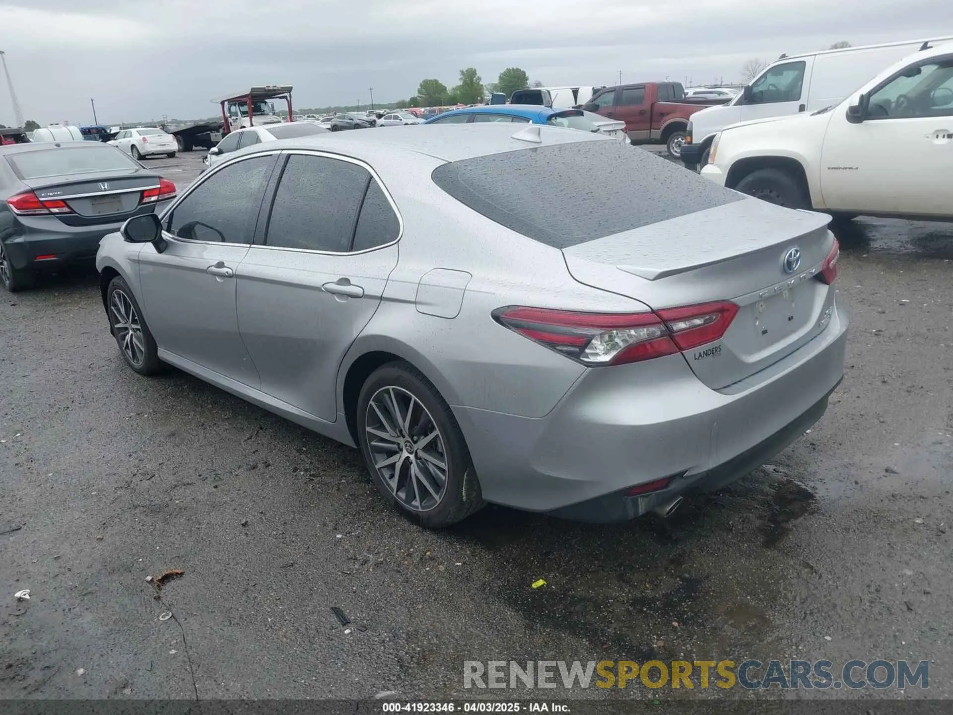 3 Photograph of a damaged car 4T1F31AK6RU075116 TOYOTA CAMRY HYBRID 2024