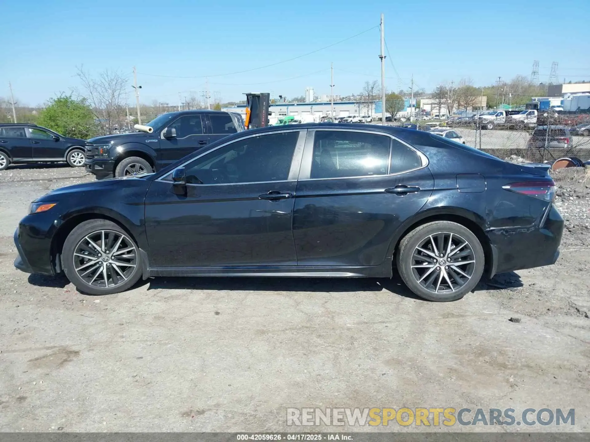13 Photograph of a damaged car 4T1G31AK8RU066633 TOYOTA CAMRY HYBRID 2024