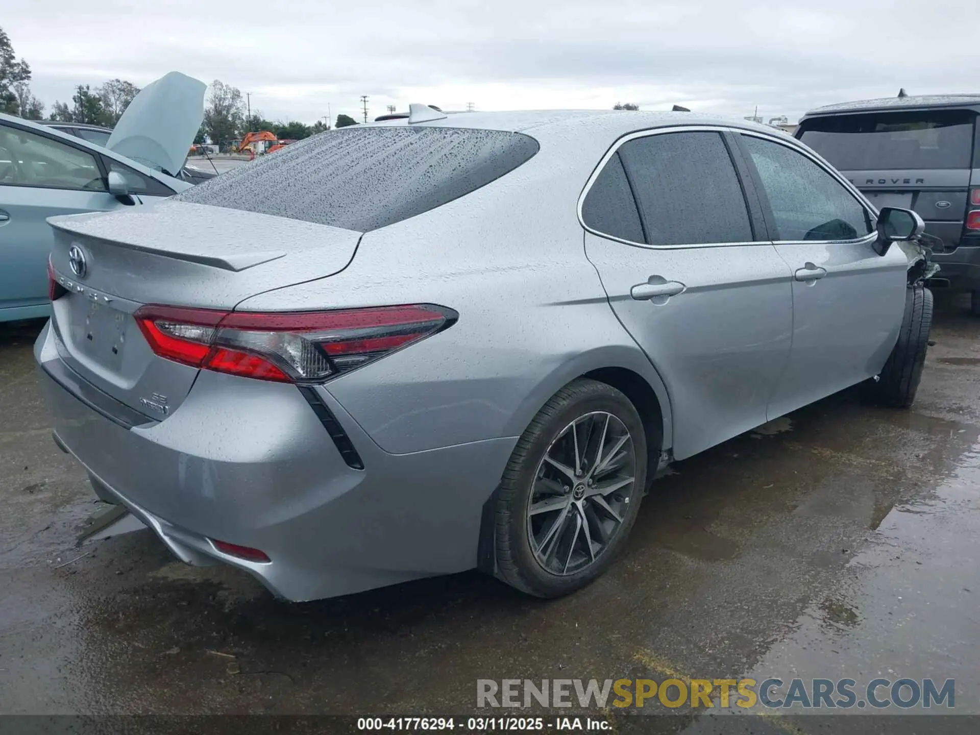4 Photograph of a damaged car 4T1G31AK9RU064552 TOYOTA CAMRY HYBRID 2024