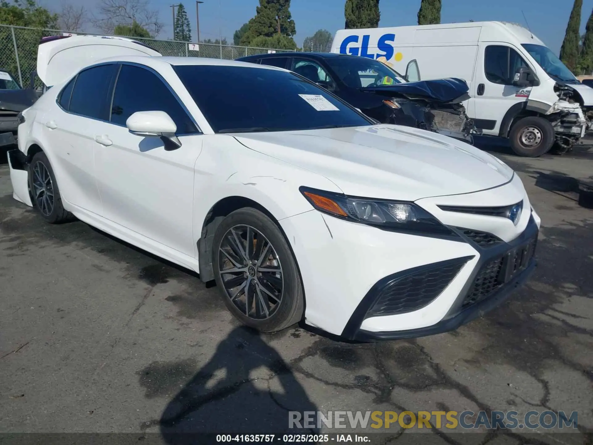 1 Photograph of a damaged car 4T1G31AK9RU075809 TOYOTA CAMRY HYBRID 2024