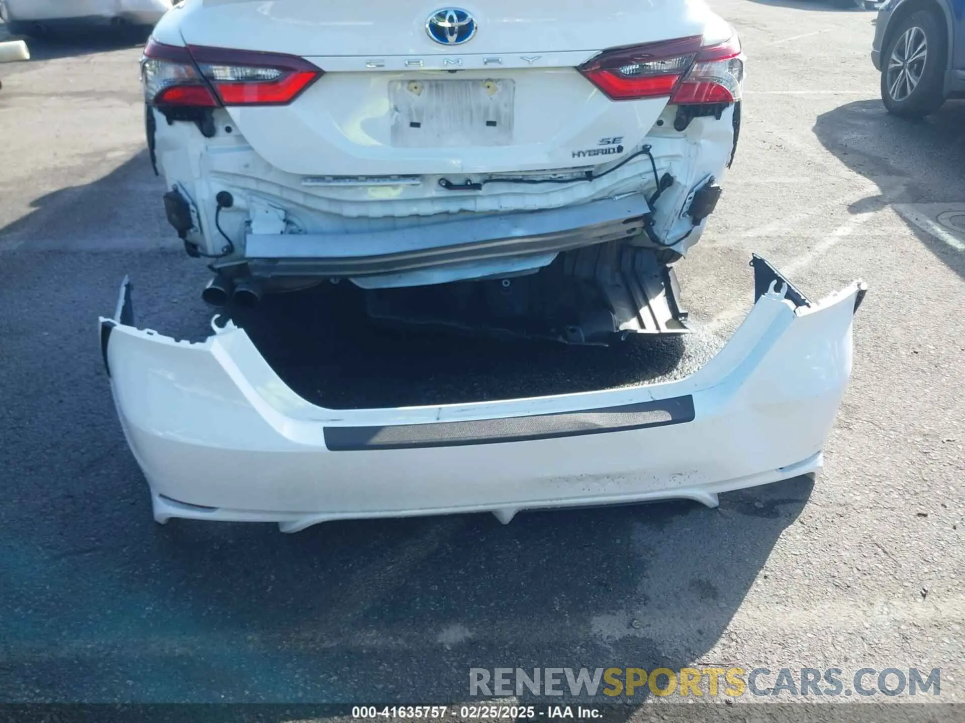 12 Photograph of a damaged car 4T1G31AK9RU075809 TOYOTA CAMRY HYBRID 2024