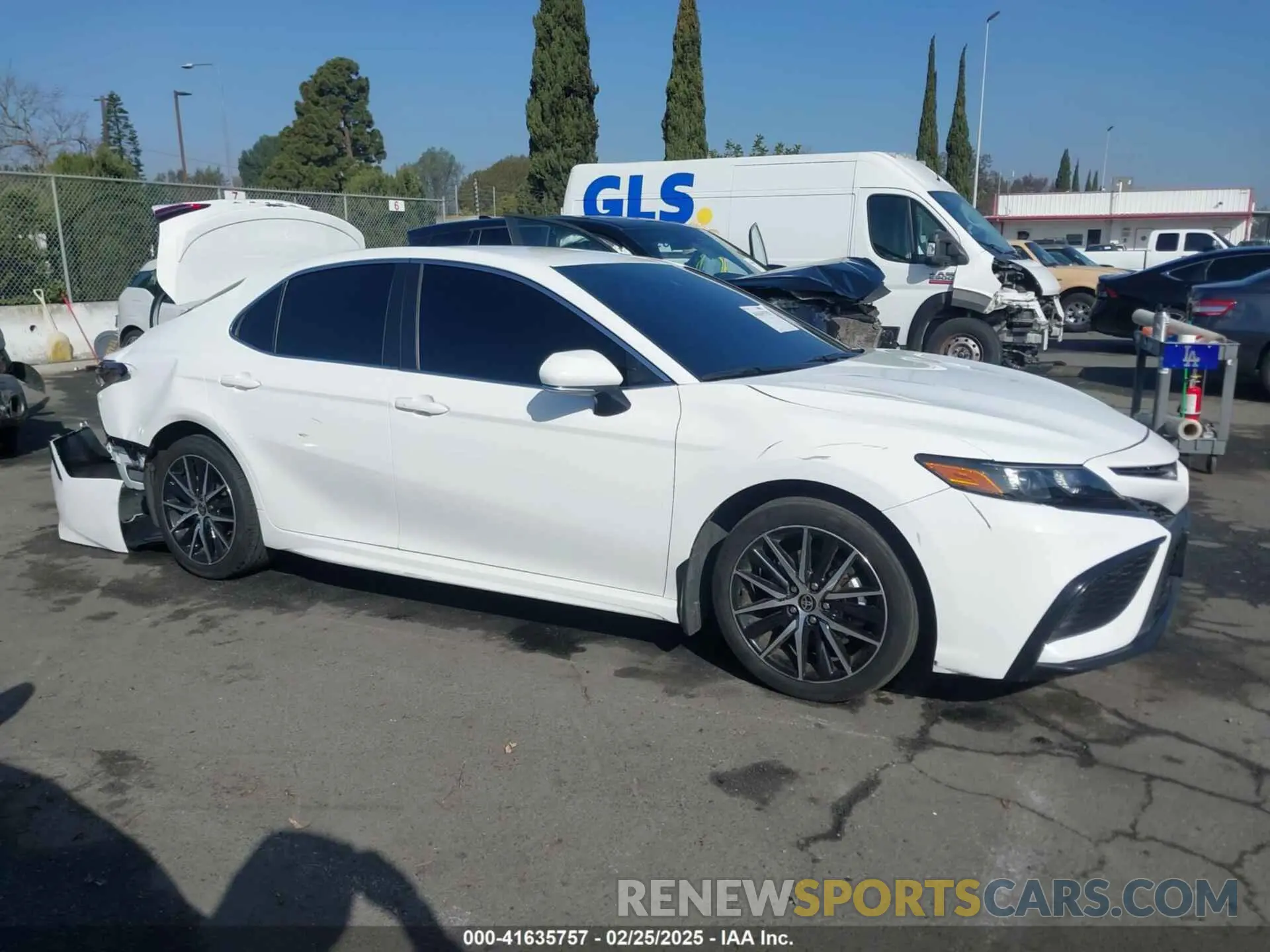 14 Photograph of a damaged car 4T1G31AK9RU075809 TOYOTA CAMRY HYBRID 2024