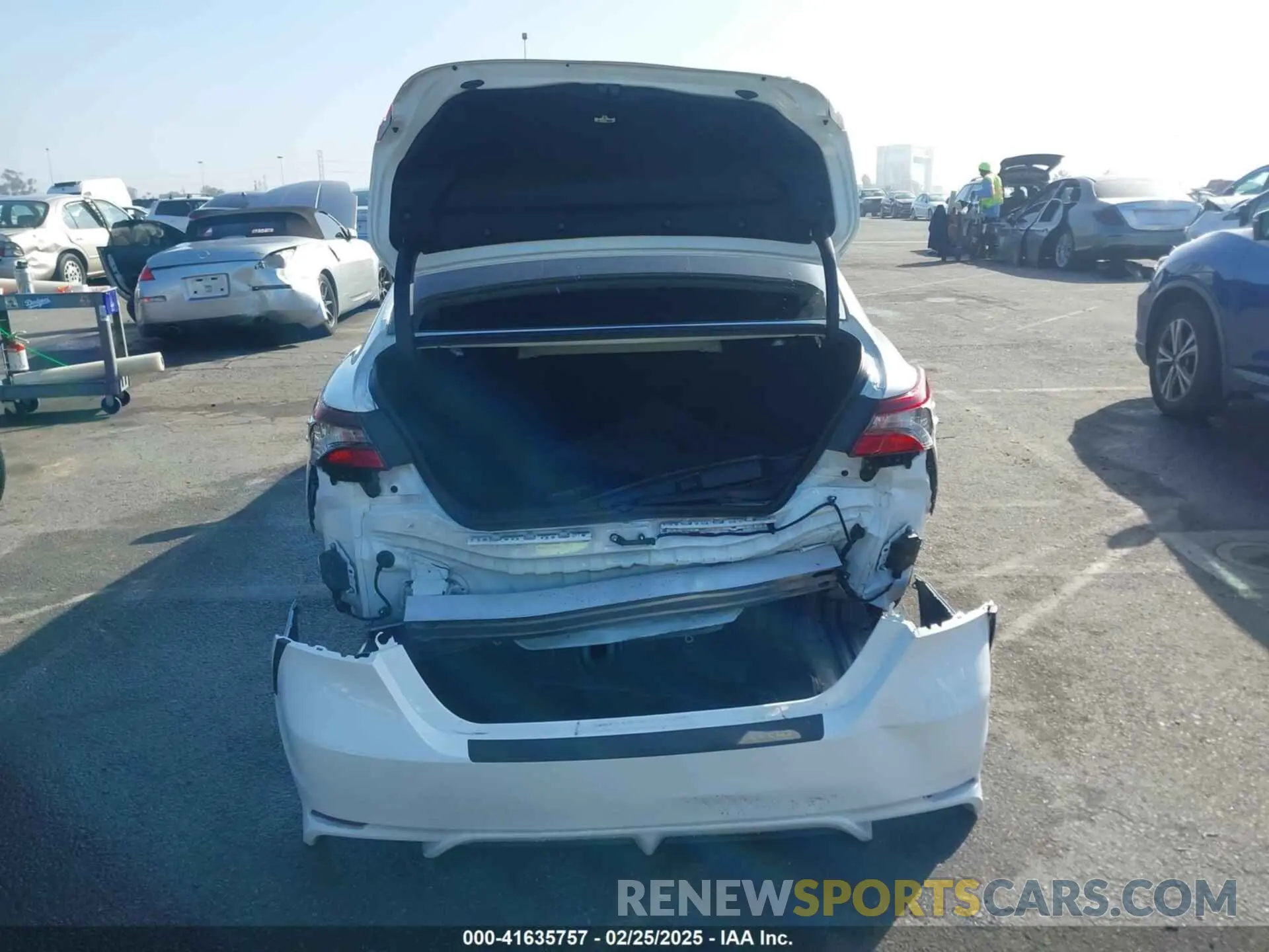 17 Photograph of a damaged car 4T1G31AK9RU075809 TOYOTA CAMRY HYBRID 2024