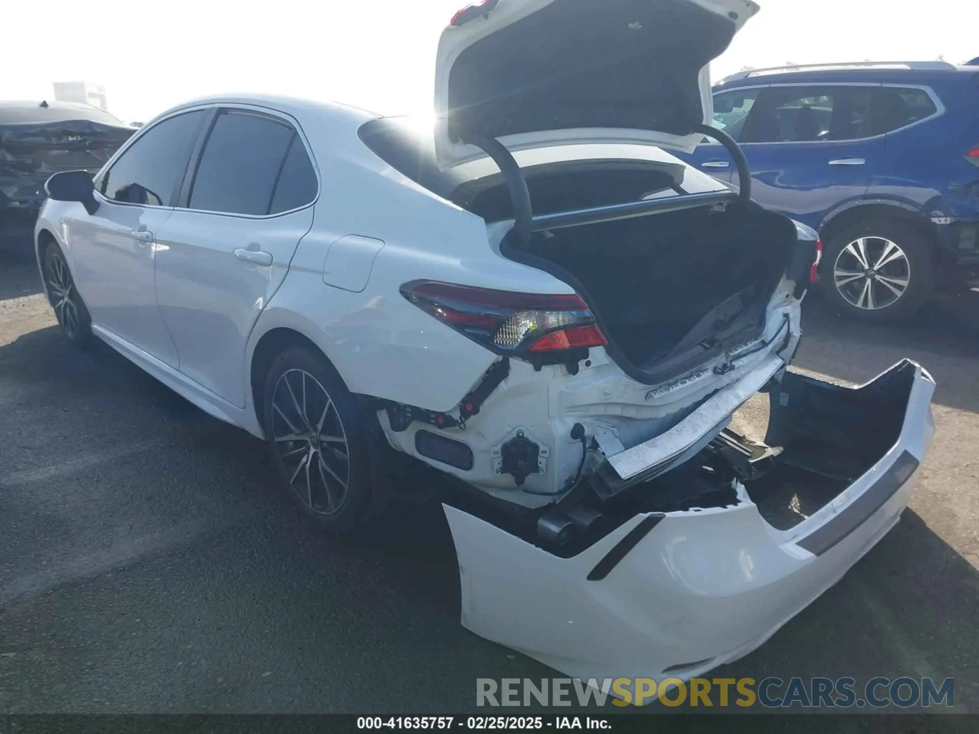 3 Photograph of a damaged car 4T1G31AK9RU075809 TOYOTA CAMRY HYBRID 2024
