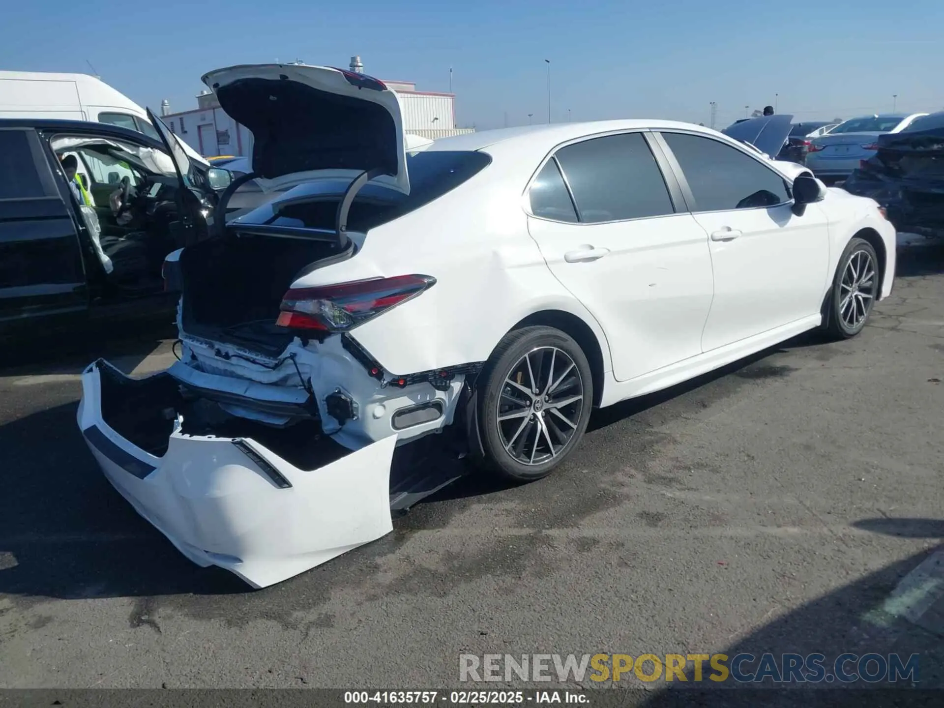 4 Photograph of a damaged car 4T1G31AK9RU075809 TOYOTA CAMRY HYBRID 2024
