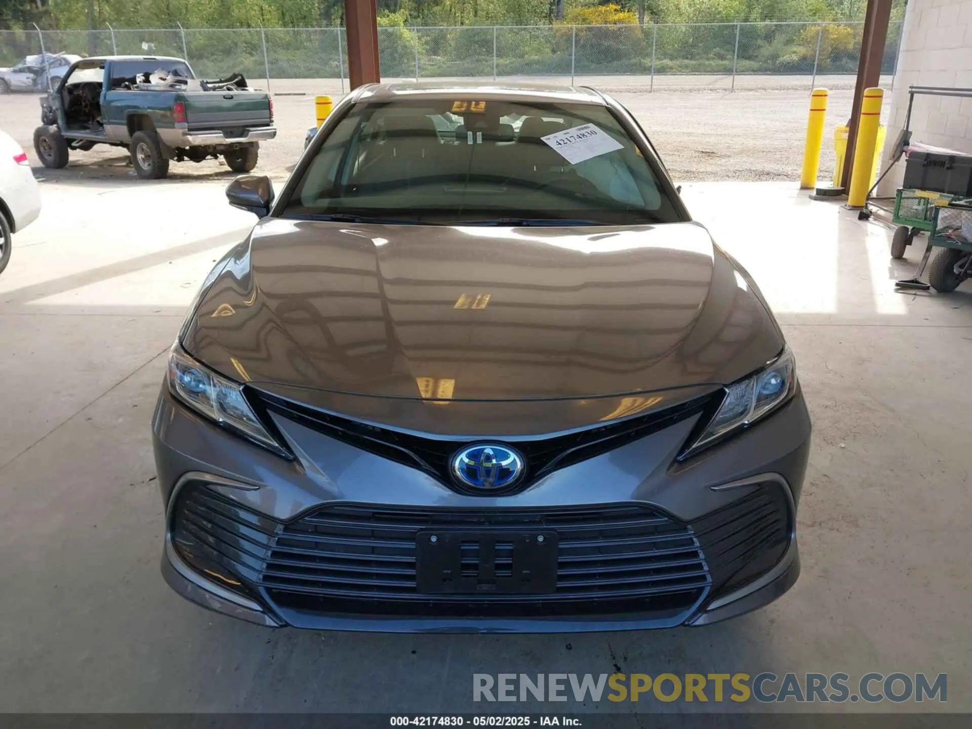 11 Photograph of a damaged car 4T1H31AK2RU077602 TOYOTA CAMRY HYBRID 2024