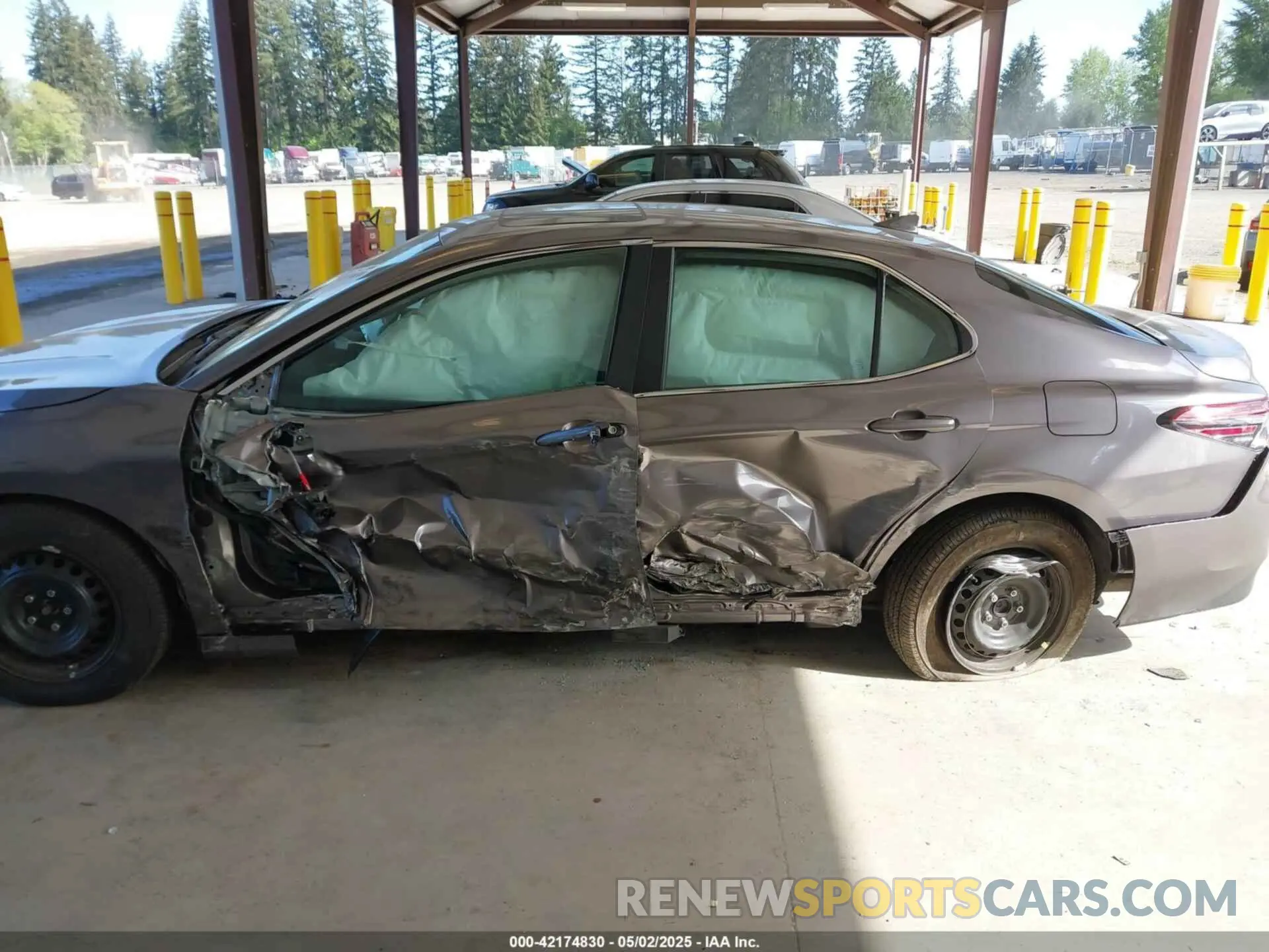 6 Photograph of a damaged car 4T1H31AK2RU077602 TOYOTA CAMRY HYBRID 2024