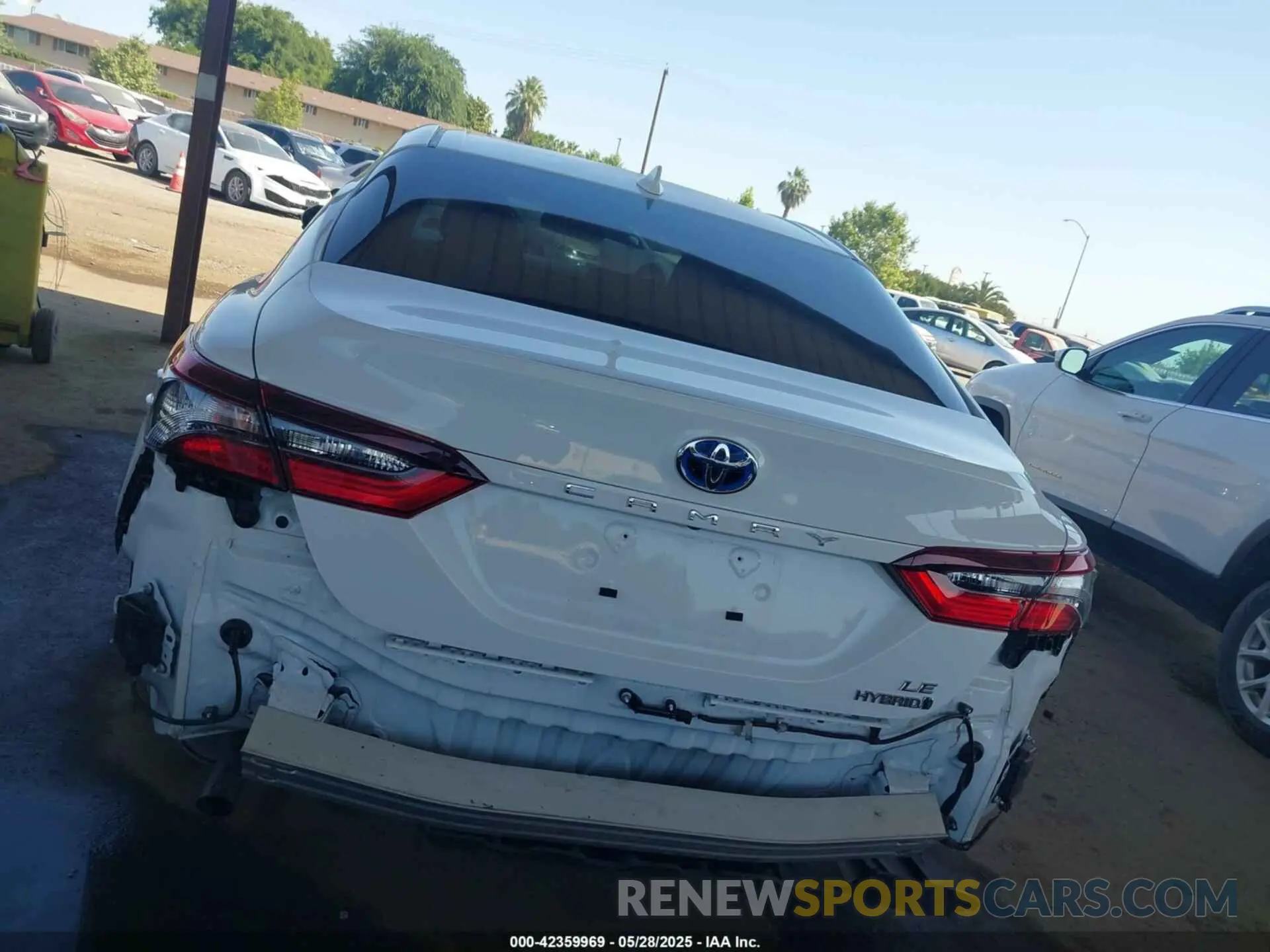 16 Photograph of a damaged car 4T1H31AK8RU078298 TOYOTA CAMRY HYBRID 2024