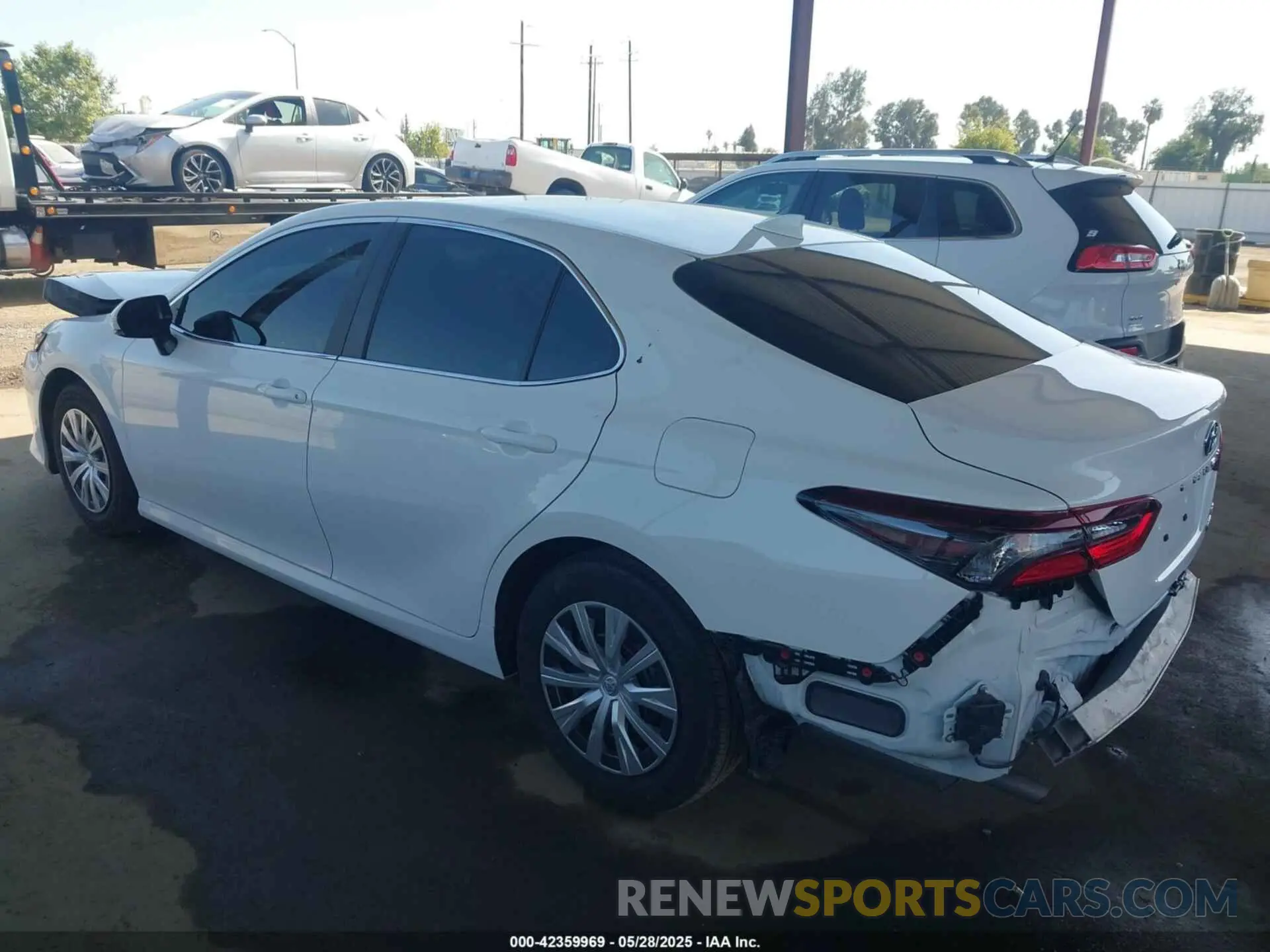 3 Photograph of a damaged car 4T1H31AK8RU078298 TOYOTA CAMRY HYBRID 2024