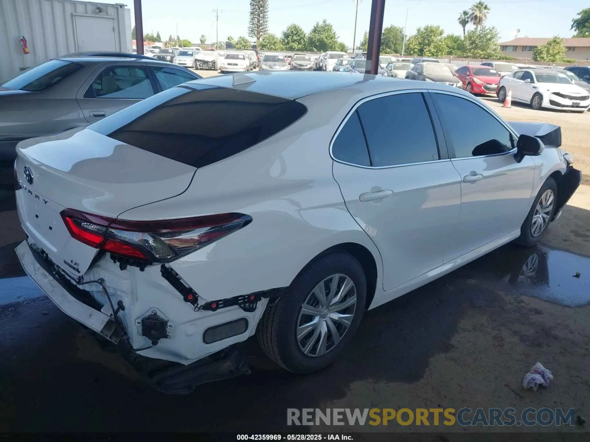 4 Photograph of a damaged car 4T1H31AK8RU078298 TOYOTA CAMRY HYBRID 2024