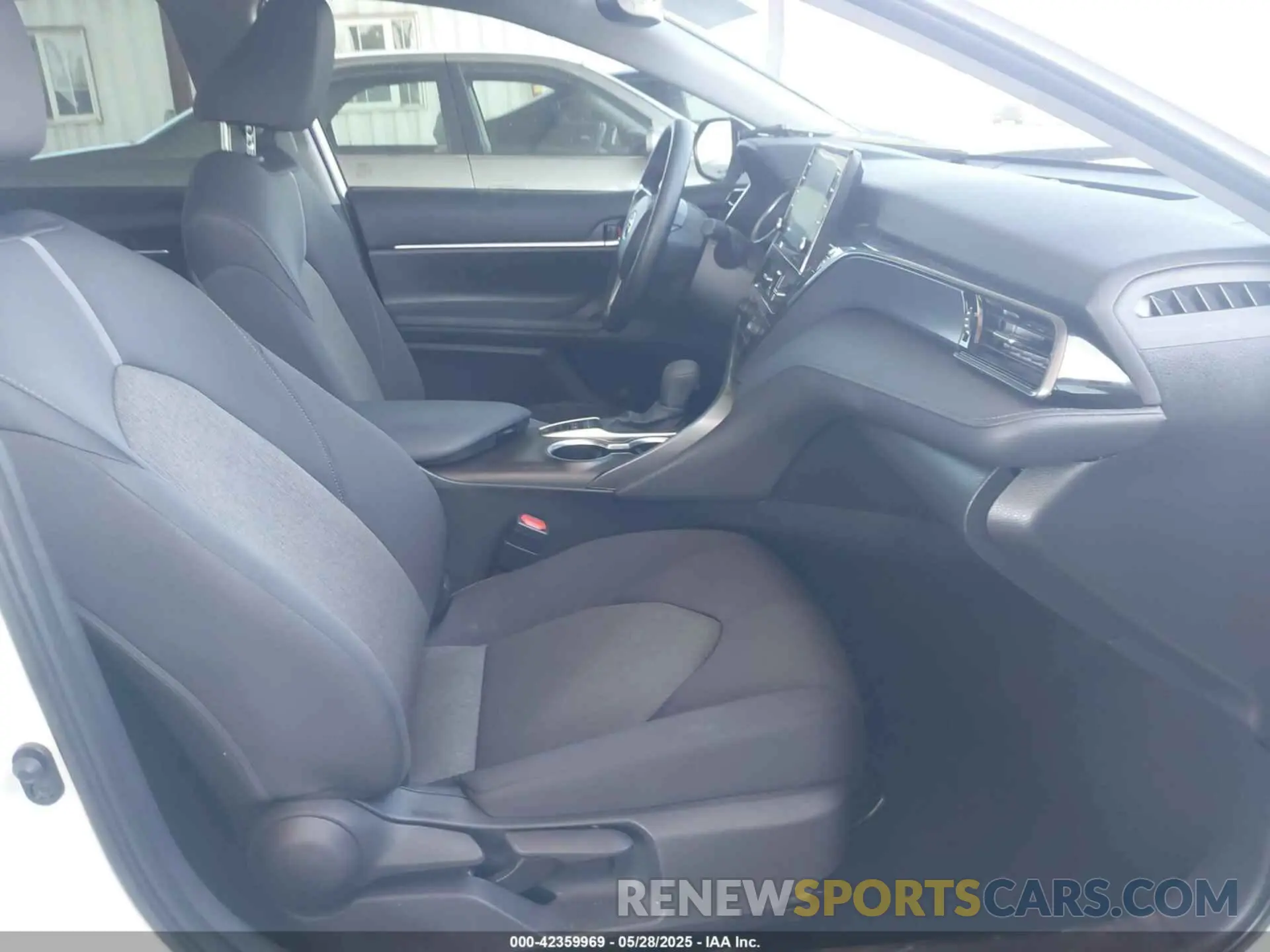 5 Photograph of a damaged car 4T1H31AK8RU078298 TOYOTA CAMRY HYBRID 2024