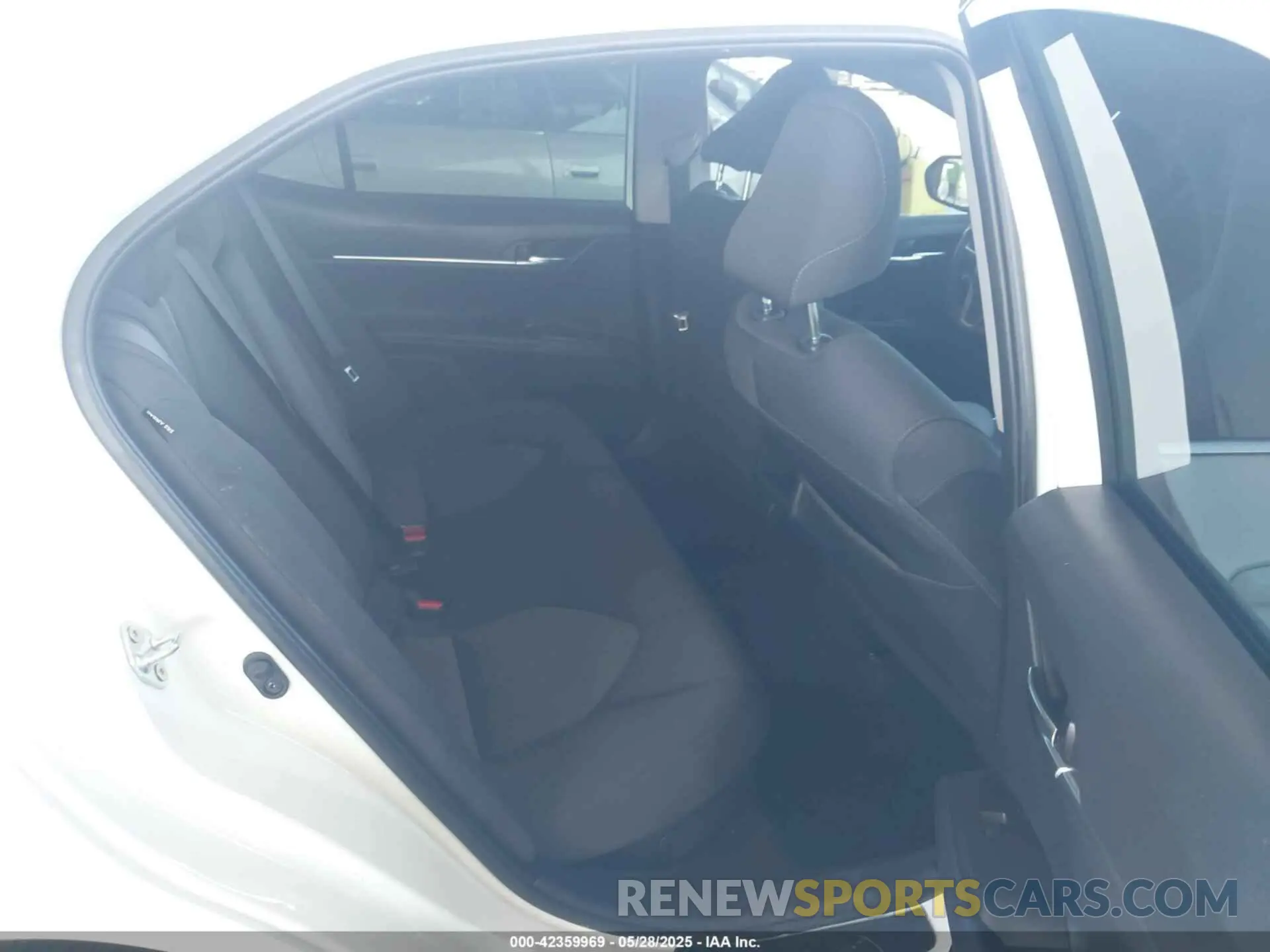 8 Photograph of a damaged car 4T1H31AK8RU078298 TOYOTA CAMRY HYBRID 2024