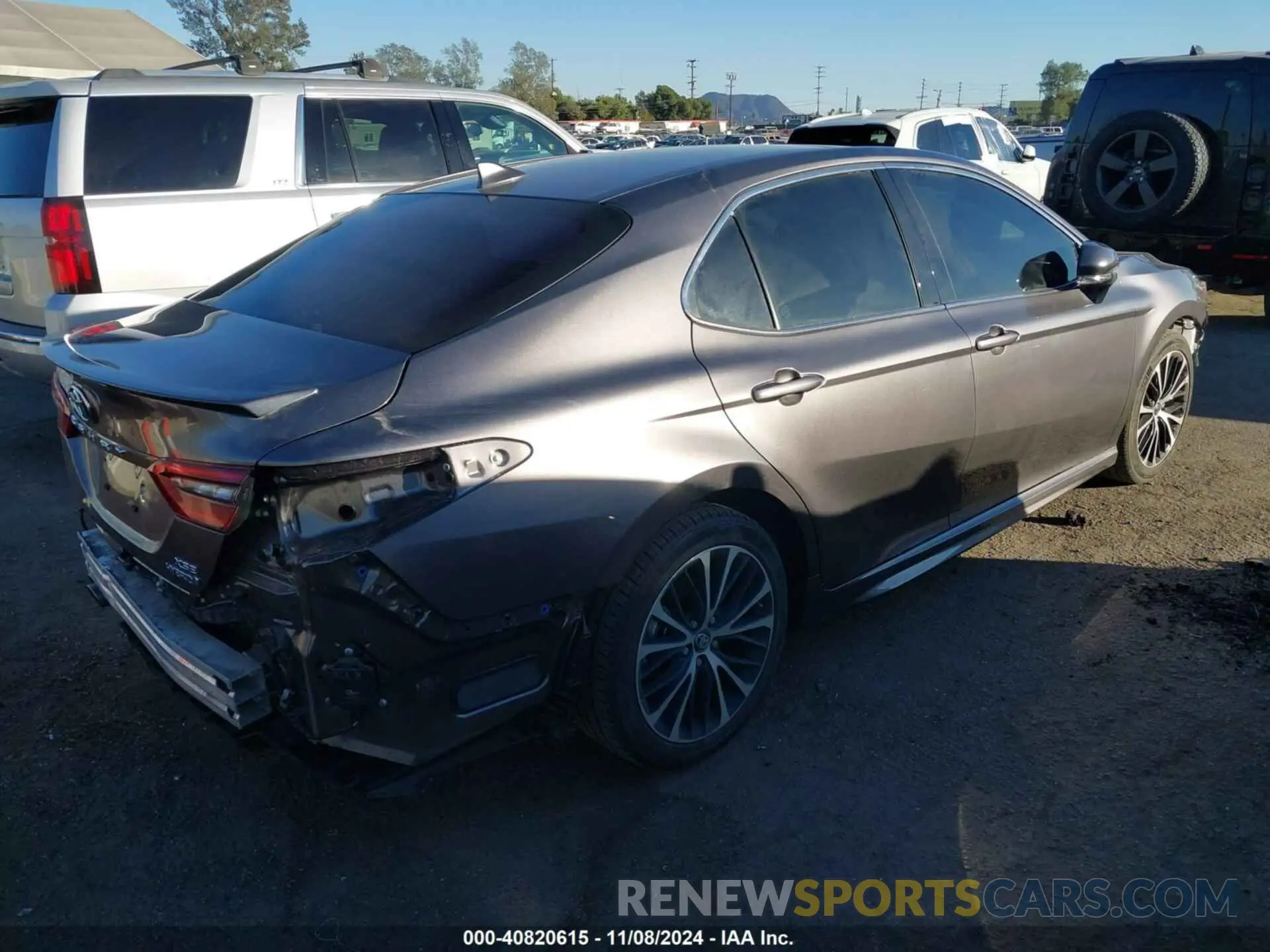 4 Photograph of a damaged car 4T1K31AK0RU068631 TOYOTA CAMRY HYBRID 2024