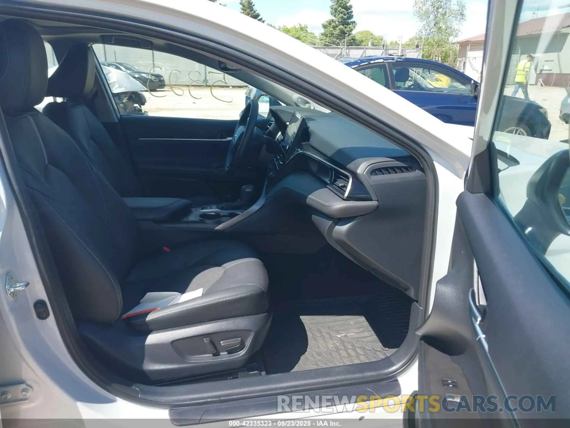 5 Photograph of a damaged car 4T1K31AK1RU063874 TOYOTA CAMRY HYBRID 2024