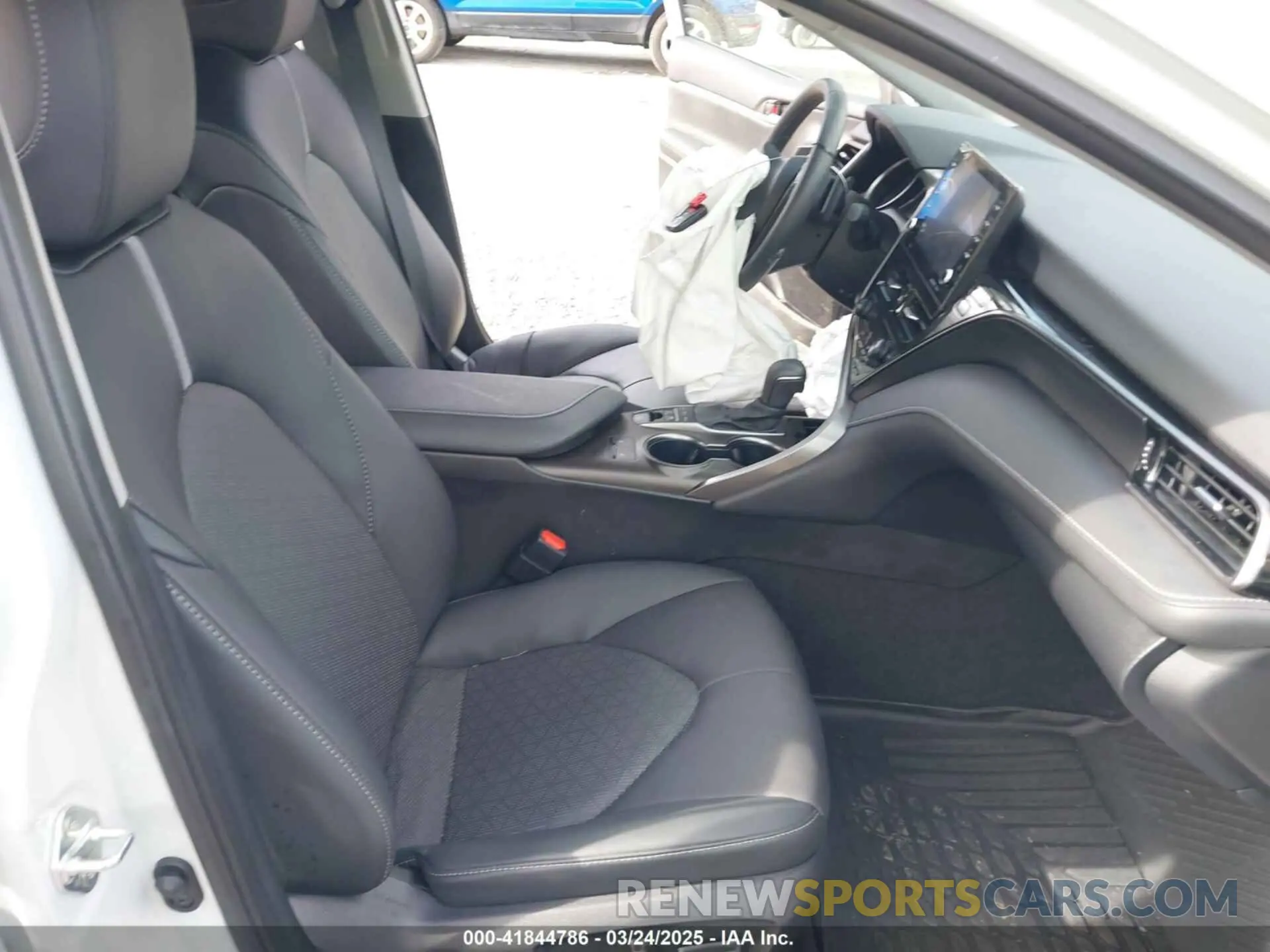 5 Photograph of a damaged car 4T1K31AK8RU078386 TOYOTA CAMRY HYBRID 2024