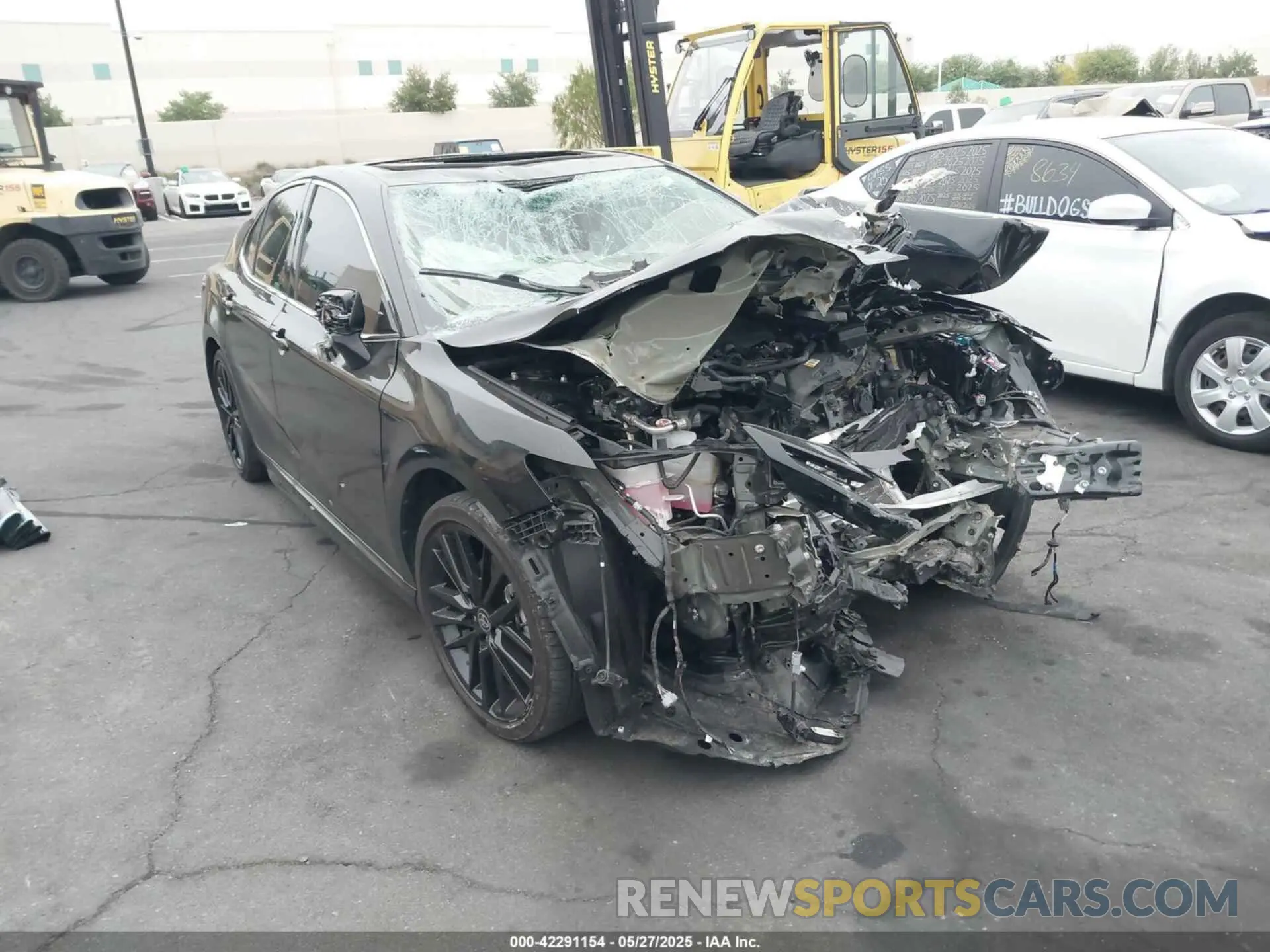 1 Photograph of a damaged car 4T1K31AK8RU622496 TOYOTA CAMRY HYBRID 2024