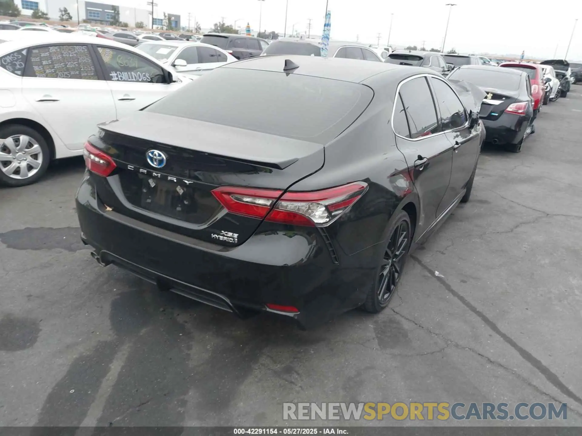 4 Photograph of a damaged car 4T1K31AK8RU622496 TOYOTA CAMRY HYBRID 2024