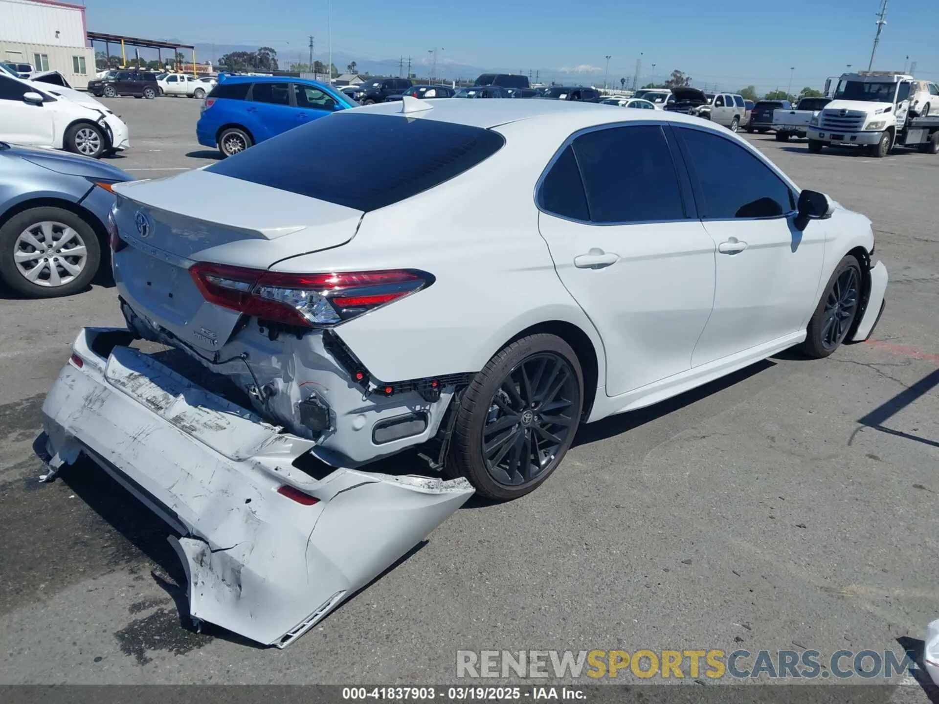 4 Photograph of a damaged car 4T1K31AK9RU075772 TOYOTA CAMRY HYBRID 2024
