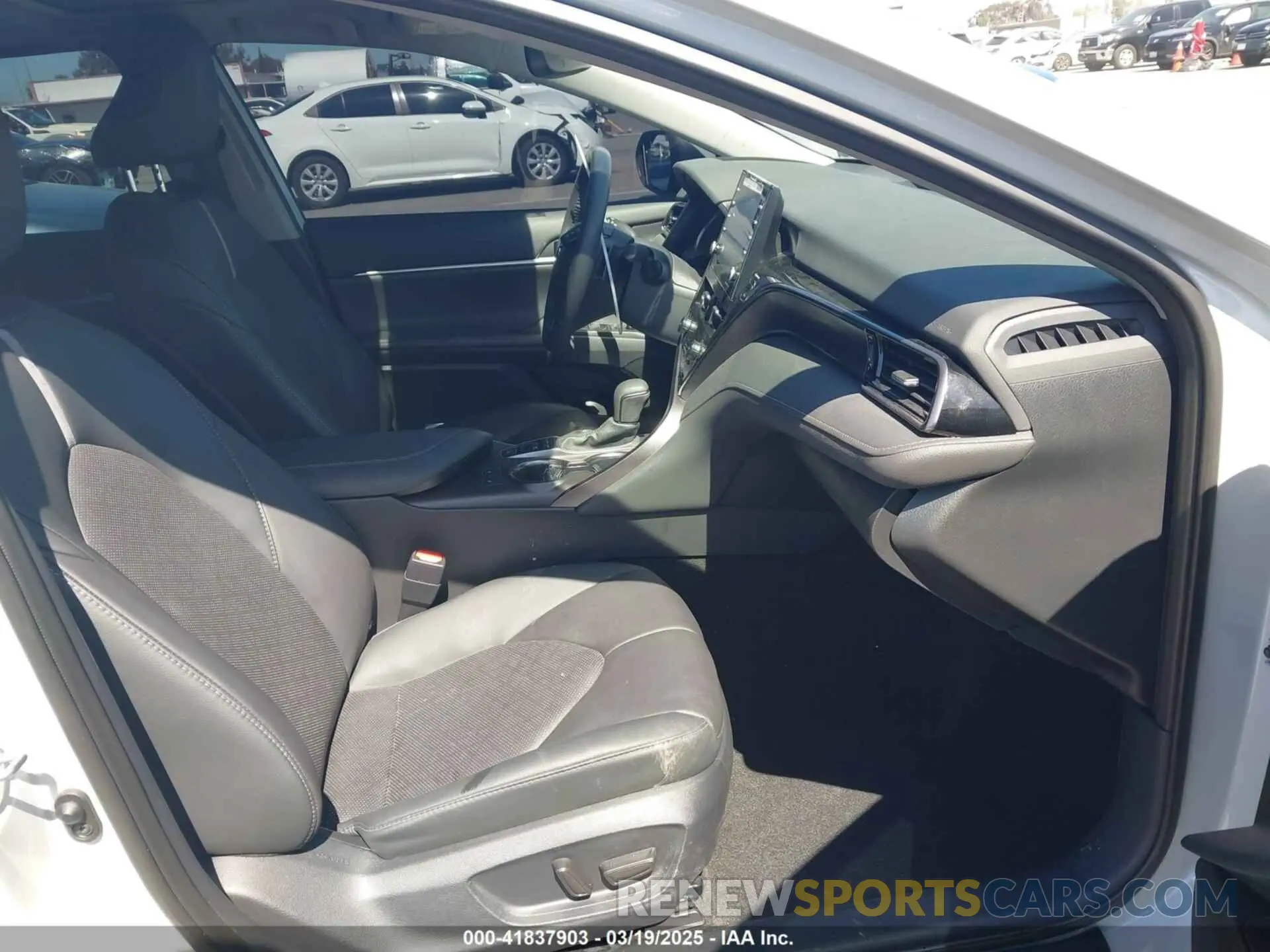 5 Photograph of a damaged car 4T1K31AK9RU075772 TOYOTA CAMRY HYBRID 2024