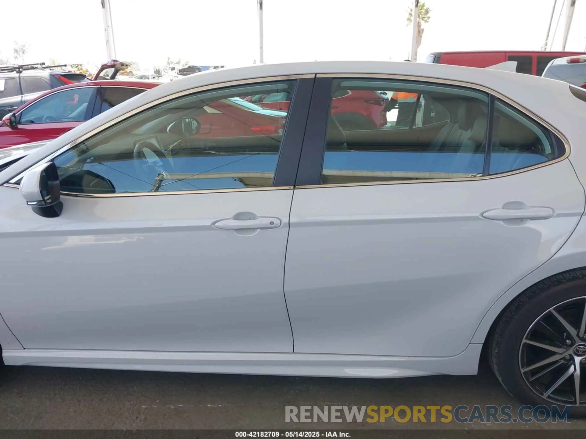 14 Photograph of a damaged car 4T1S31AK0RU077023 TOYOTA CAMRY HYBRID 2024