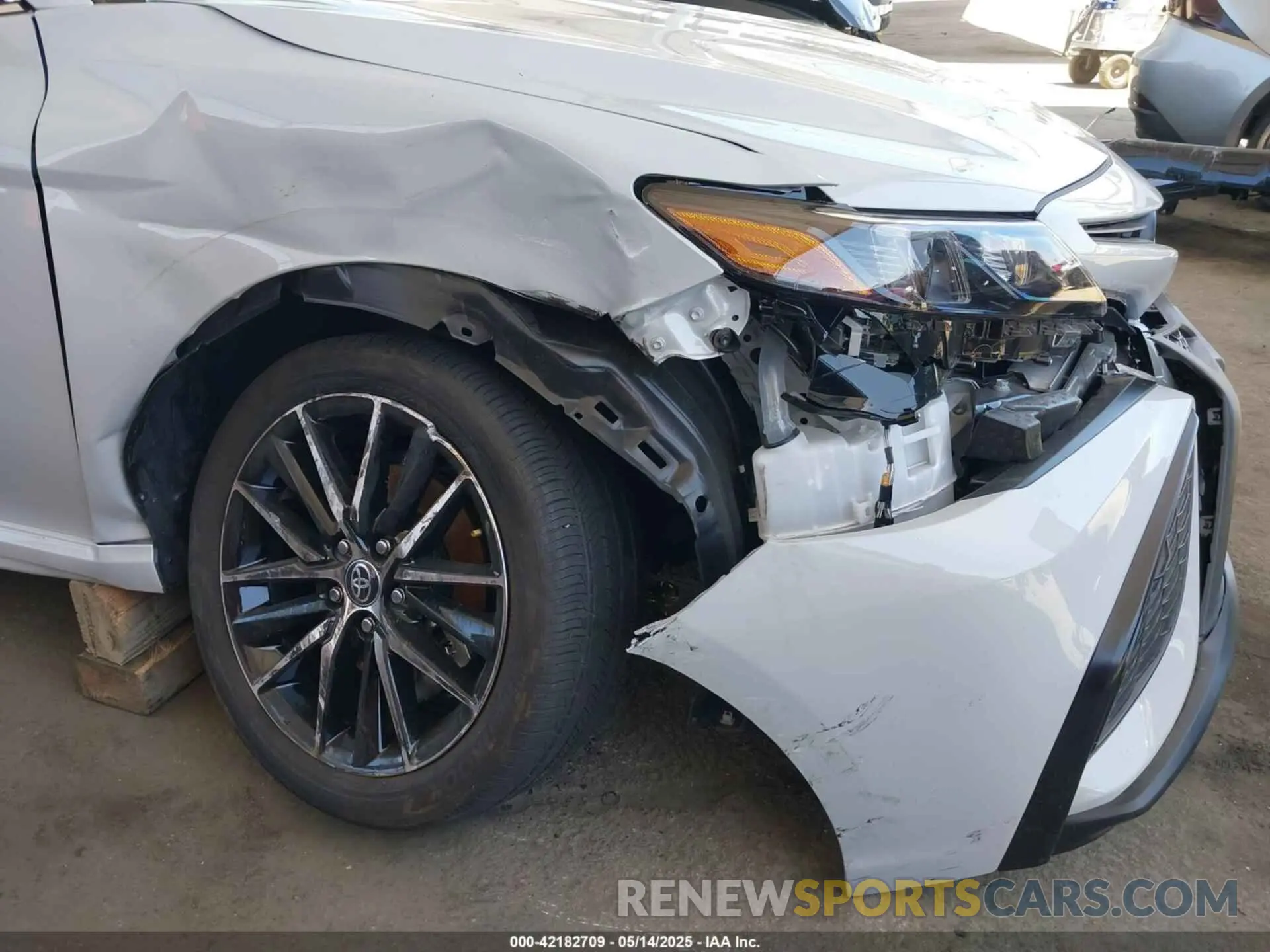 6 Photograph of a damaged car 4T1S31AK0RU077023 TOYOTA CAMRY HYBRID 2024
