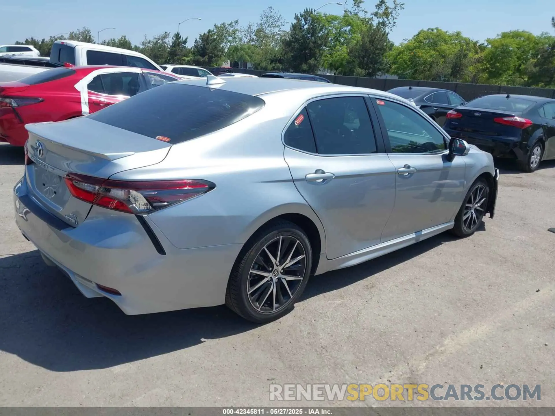 4 Photograph of a damaged car 4T1S31AK0RU629314 TOYOTA CAMRY HYBRID 2024