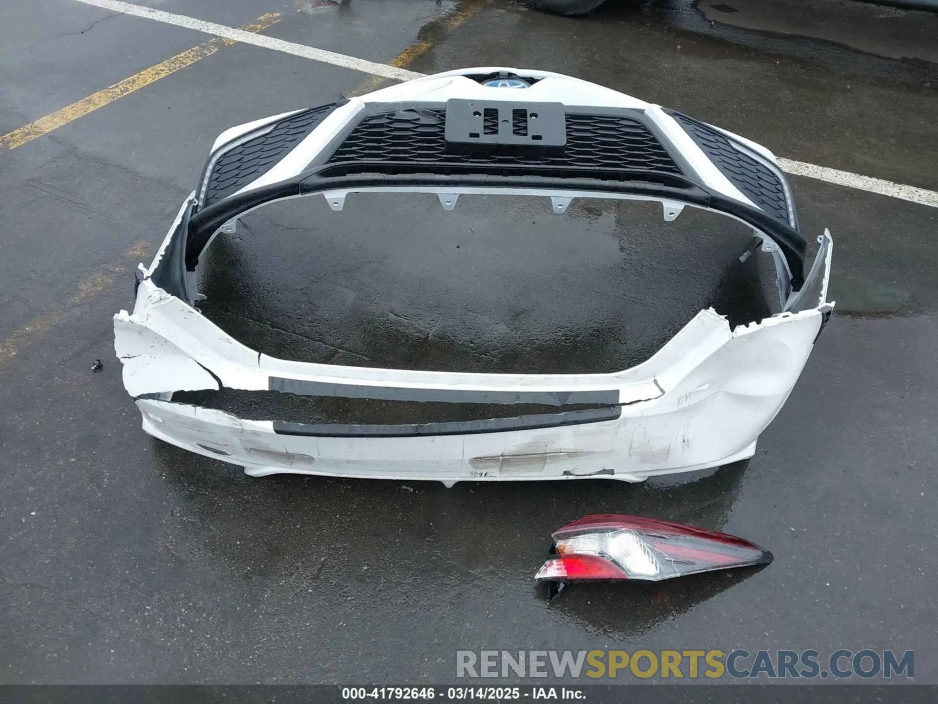 12 Photograph of a damaged car 4T1S31AK0RU631502 TOYOTA CAMRY HYBRID 2024