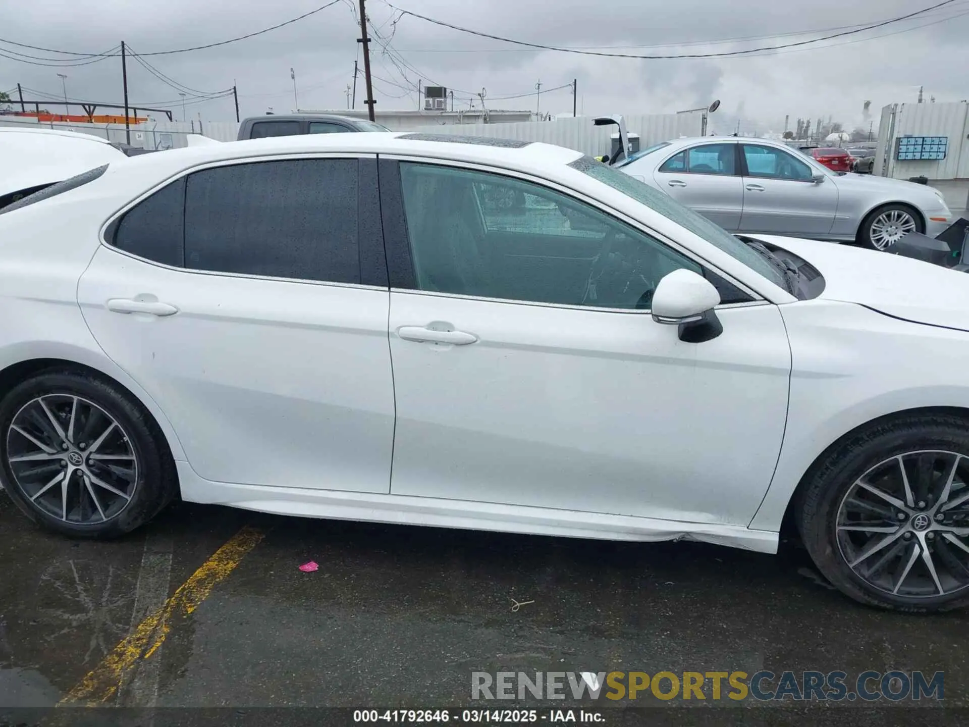 14 Photograph of a damaged car 4T1S31AK0RU631502 TOYOTA CAMRY HYBRID 2024