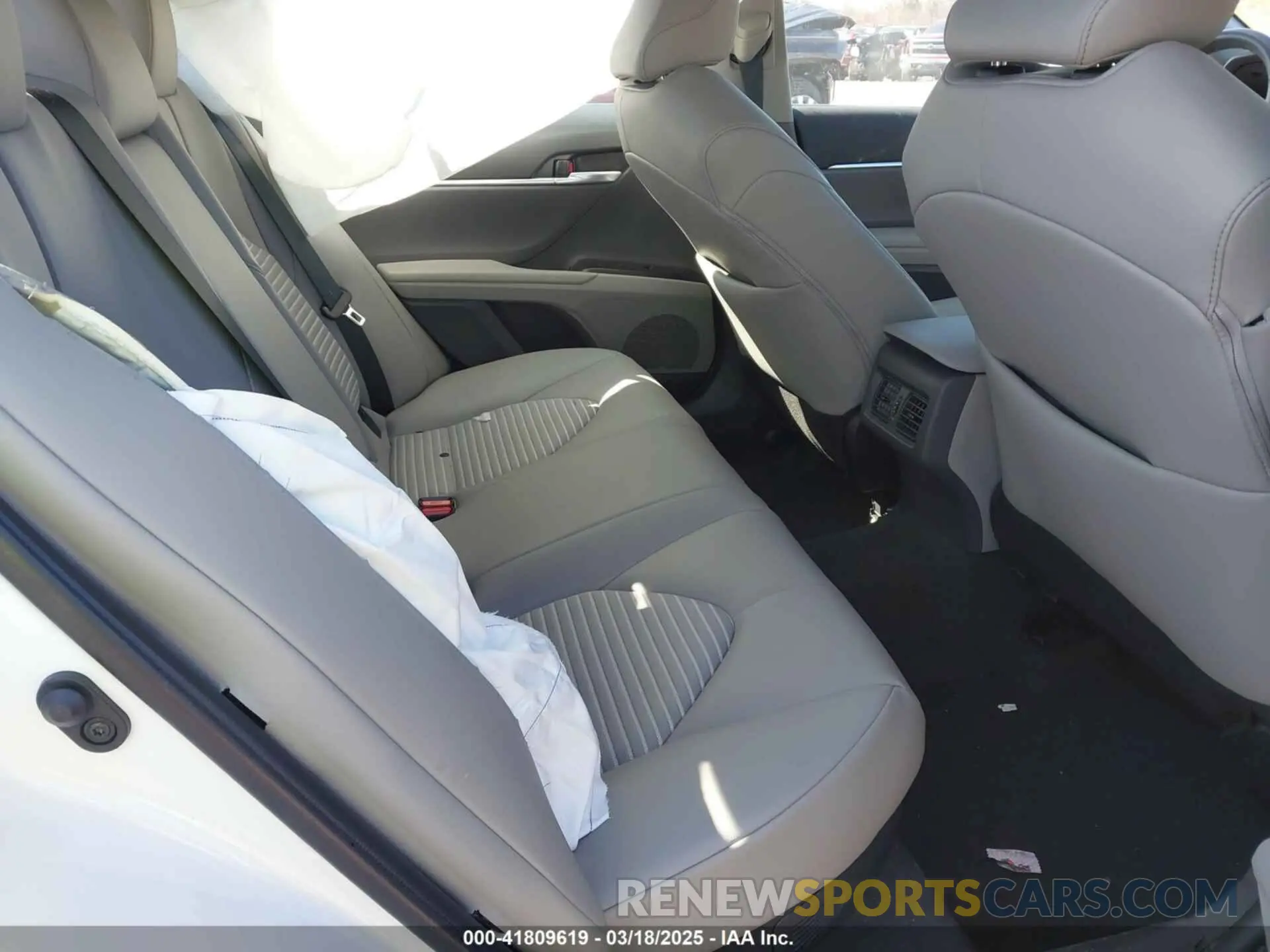 8 Photograph of a damaged car 4T1S31AK2RU629444 TOYOTA CAMRY HYBRID 2024