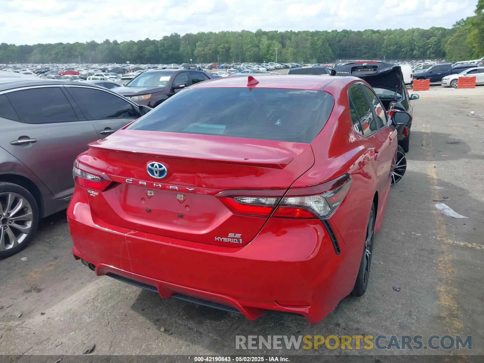 4 Photograph of a damaged car 4T1S31AK4RU066042 TOYOTA CAMRY HYBRID 2024