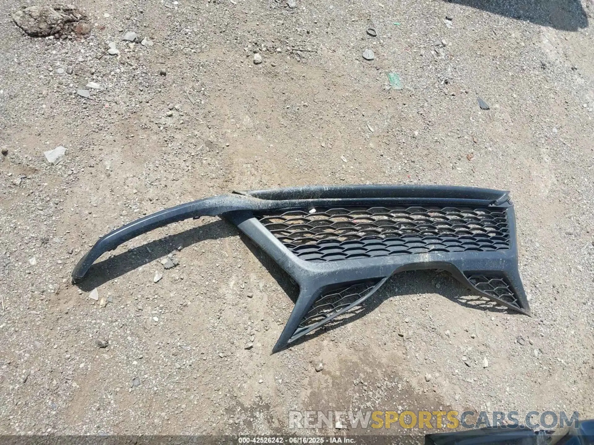 12 Photograph of a damaged car 4T1S31AK7RU629021 TOYOTA CAMRY HYBRID 2024