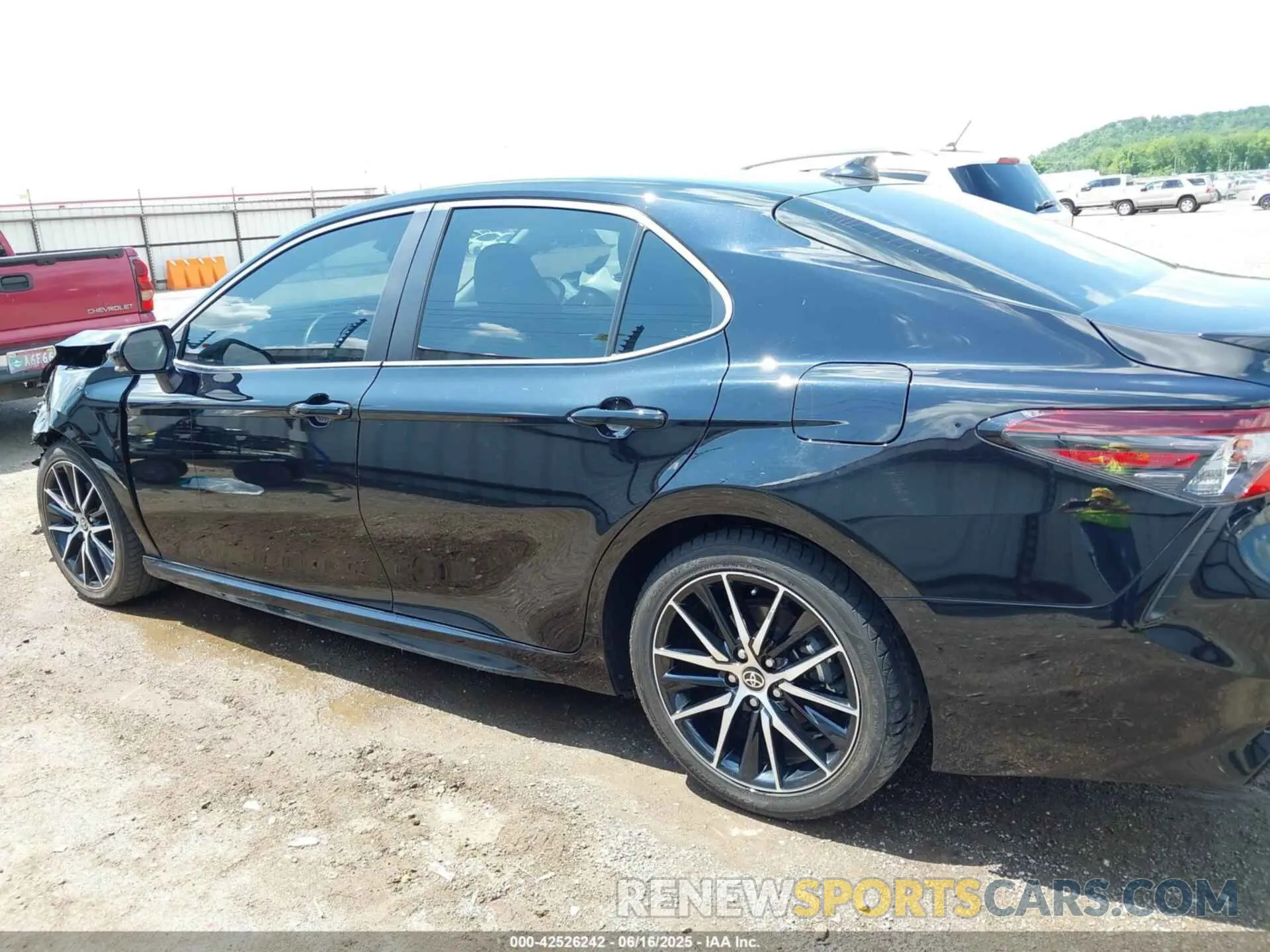 15 Photograph of a damaged car 4T1S31AK7RU629021 TOYOTA CAMRY HYBRID 2024